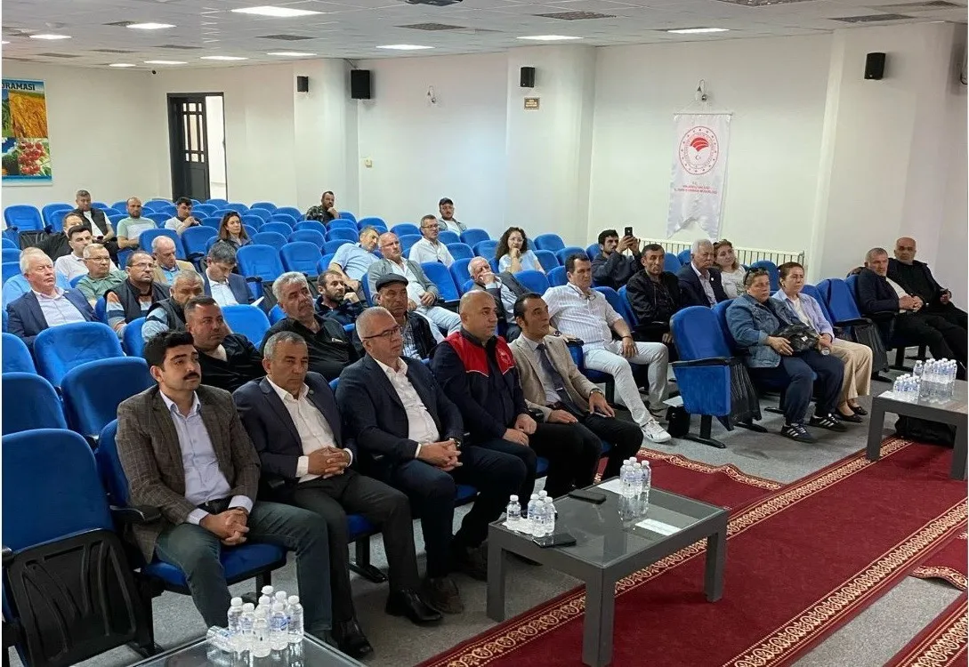 KIRSAL KALKINMA DESTEKLERİ VE TASARRUFLU TARIMSAL SULAMA SİSTEMLERİ HAKKINDA, KIRKLARELİ TARIM VE ORMAN İL MÜDÜRÜ GÖKHAN KARACA BAŞKANLIĞINDA, YATIRIMCI BİLGİLENDİRME TOPLANTISI GERÇEKLEŞTİRİLDİ.