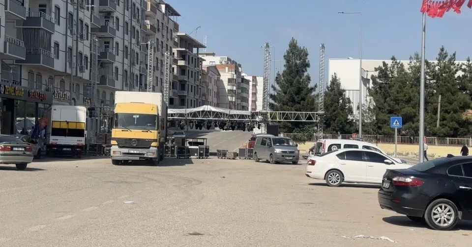 BAYRAK TARTIŞMASI ORGANİZASYONU İPTAL ETTİRDİ