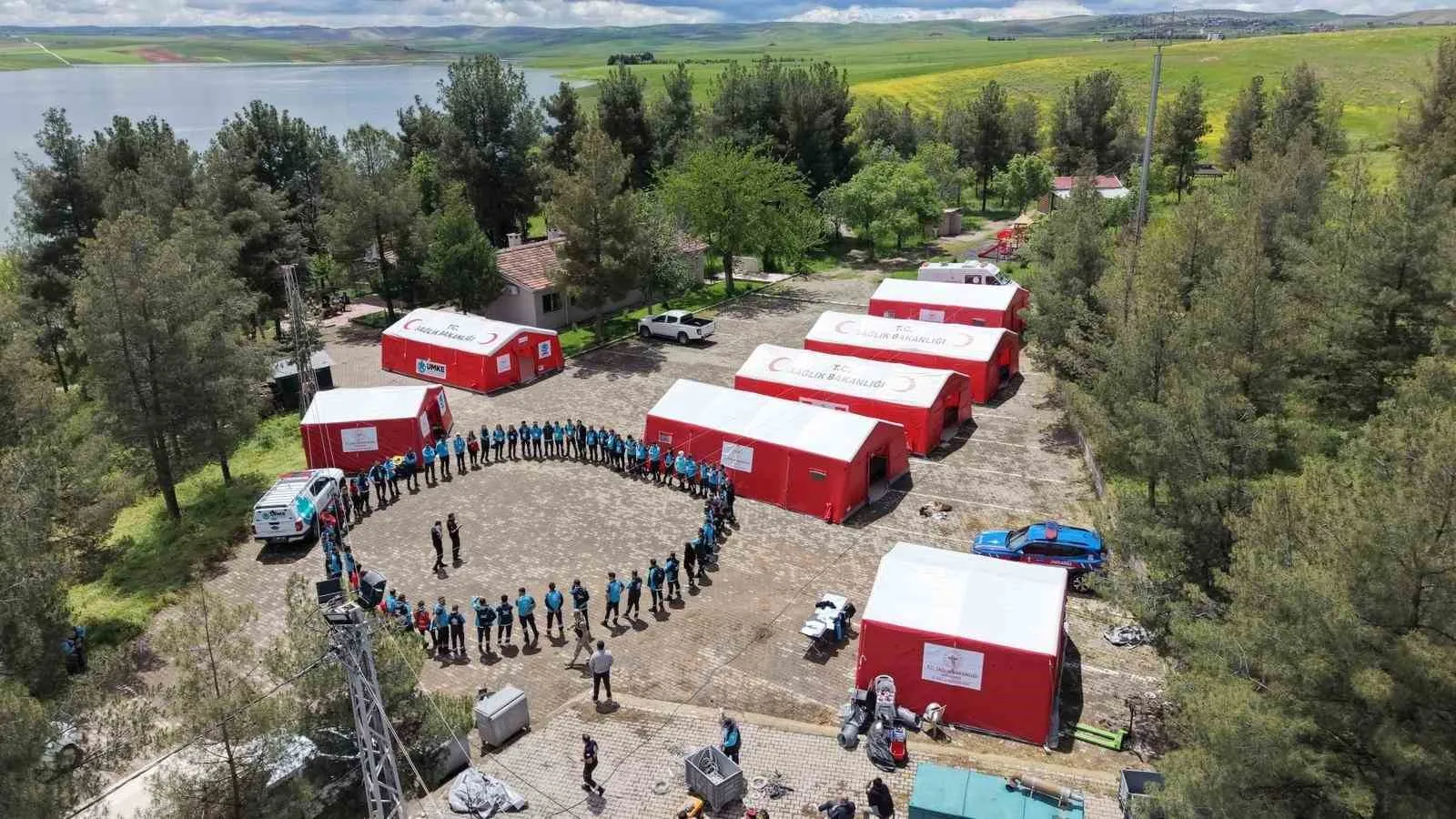 DİYARBAKIR’DA, AFETLERE HAZIRLIK KAPASİTESİNİN ARTIRILMASI VE KURUMLAR ARASI KOORDİNASYONUN GÜÇLENDİRİLMESİ AMACIYLA GENİŞ KAPSAMLI AFET SAĞLIK TATBİKATI GERÇEKLEŞTİRİLDİ.
