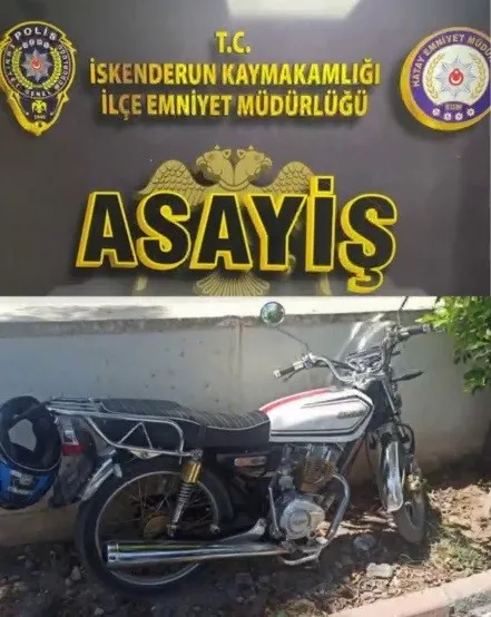 HATAY'DA 2 GÜN İÇERİSİNDE 2 HIRSIZLIK OLAYI GERÇEKLEŞTİREN 4 ŞAHIS, POLİS EKİPLERİ TARAFINDAN YAKALANDI. HIRSIZLARIN DUVARA TIRMANARAK GİRDİKLERİ EVDEN ANAHTARI ALIP, BİNANIN ÖNÜNDE BULUNAN OTOMOBİLİ ÇALDIKLARI OLAY ANIYSA KAMERAYA YANSIDI.