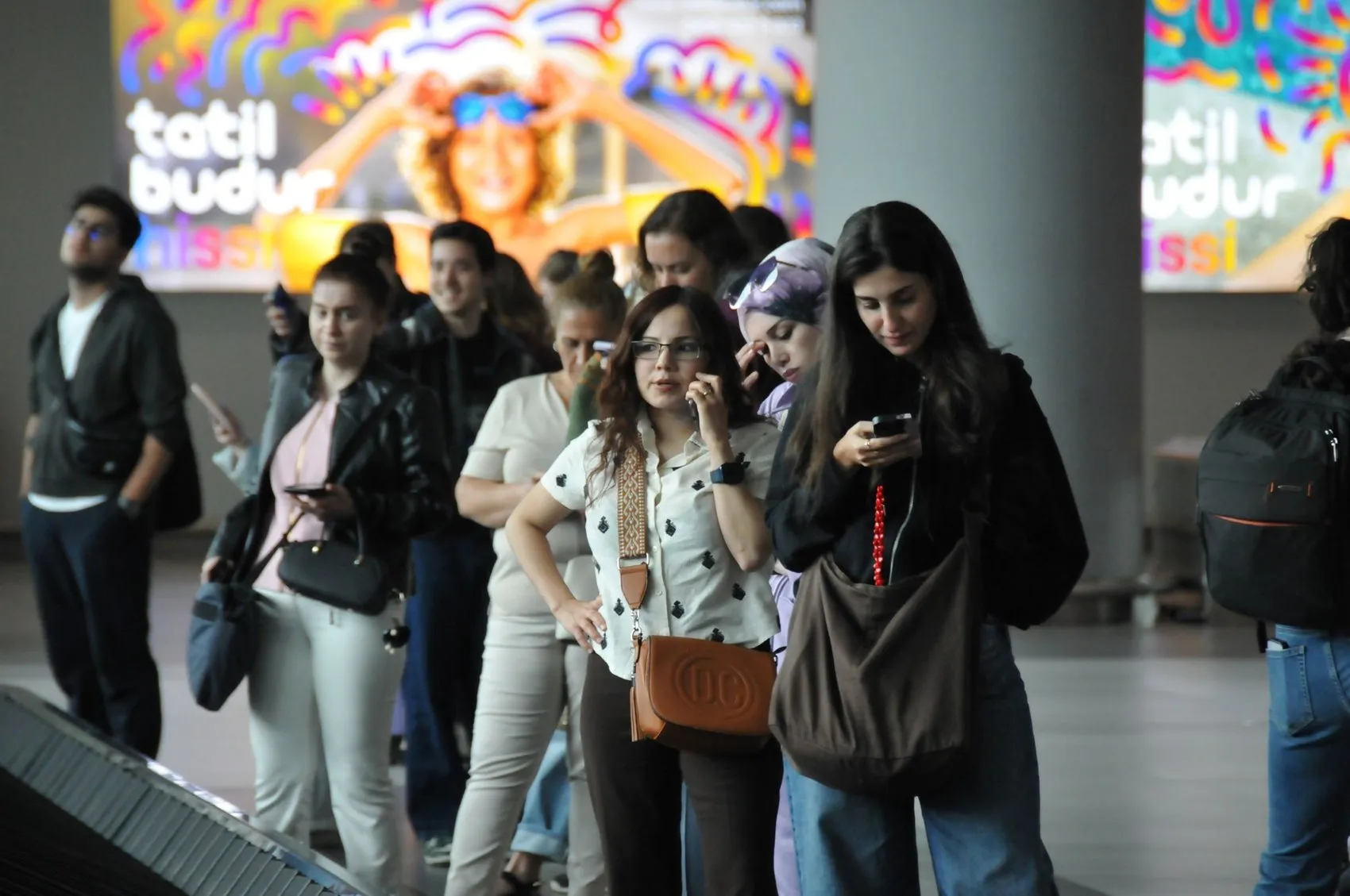 Bayram dönüşü İstanbul havalimanlarında rekor yoğunluk yaşanıyor