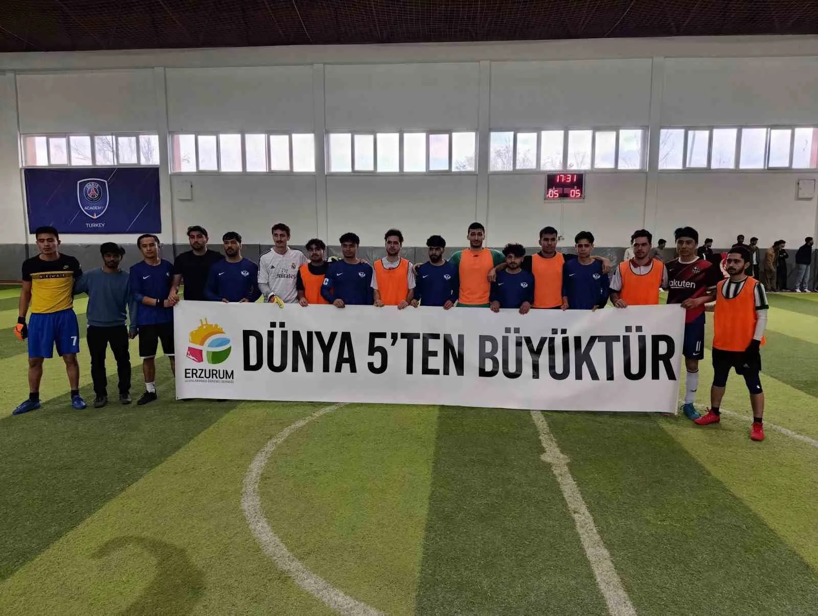 2026 DÜNYA KUPASINA SAYILI GÜNLER KALA ERZURUM'DA, ERZURUM ULUSLARARASI ÖĞRENCİ DERNEĞİNİN EV SAHİPLİĞİNDE MİNİ DÜNYA KUPASI GERÇEKLEŞTİRİLDİ