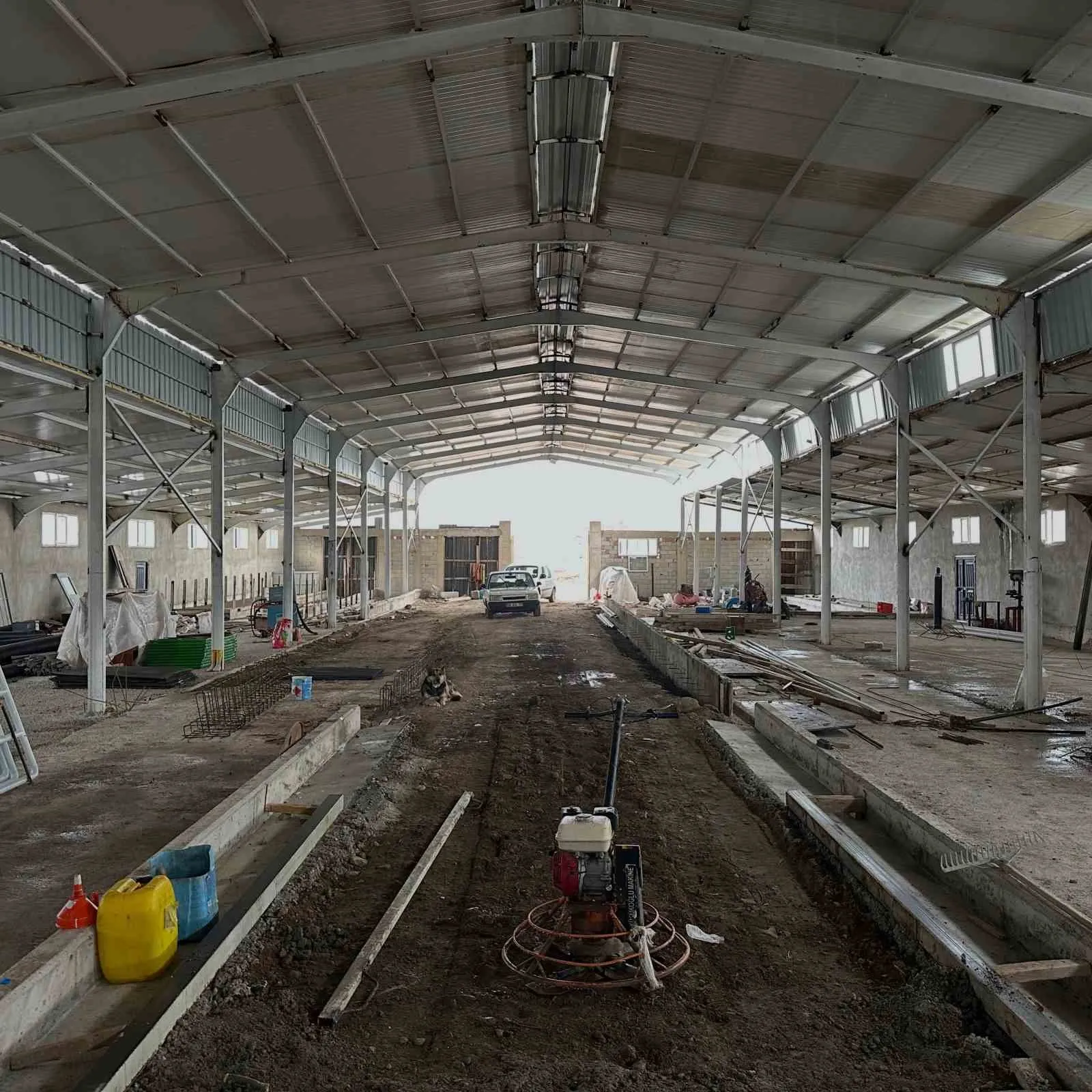 ÇATIKSU’DA MODERN BÜYÜKBAŞ AHIRI İNŞA EDİLİYOR