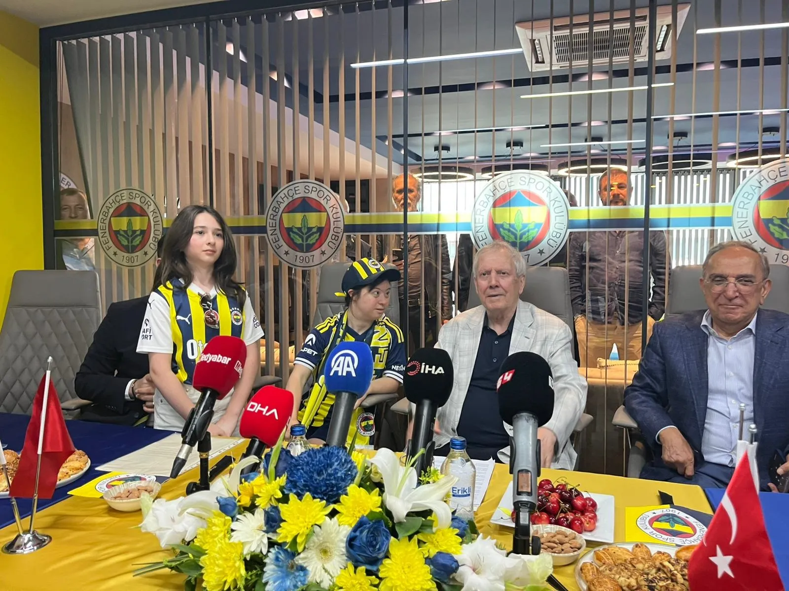 Aziz Yıldırım seçim çalışmaları kapsamında Sakarya’da taraftarlarla buluştu