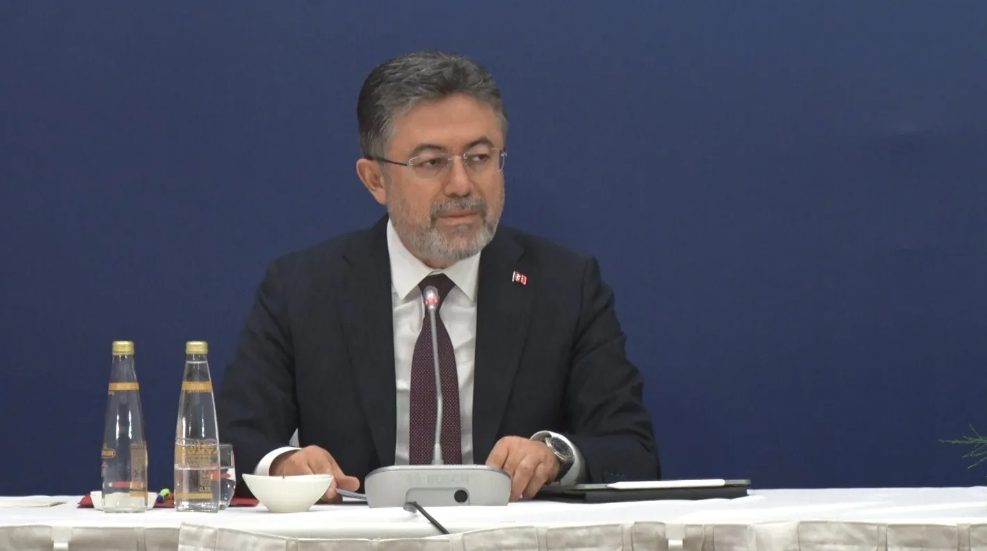 TARIM VE ORMAN BAKANI İBRAHİM YUMAKLI, "YAKLAŞIK 400 BİN ÇİFTÇİMİZİN ÜRÜNLERİNİ PAZARLAYABİLECEKLERİ YENİ KANALLAR OLUŞTURACAK, 250 BİN VATANDAŞIMIZA YENİ İSTİHDAM İMKANI SAĞLAYACAĞIZ" DEDİ.