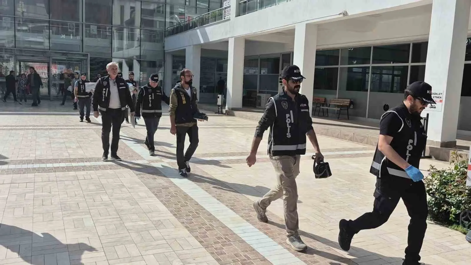 TEPEBAŞI BELEDİYESİNE YÖNELİK OPERASYON DÜZENLENDİ