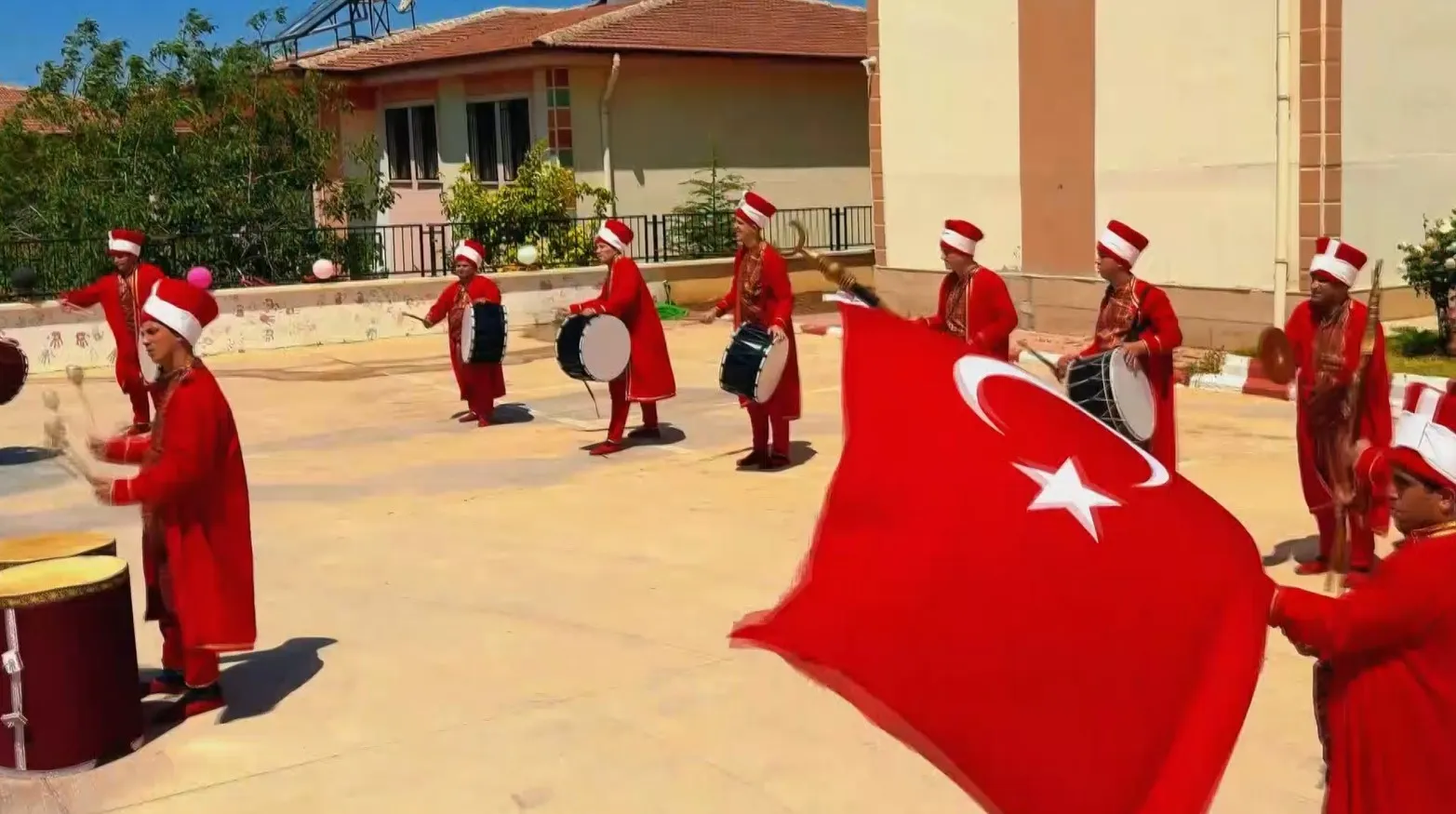 GAZİANTEP'İN OĞUZELİ İLÇESİNDE 'ENGELLİLER HAFTASI' ÇERÇEVESİNDE ÖZEL BİREYLER VE ÇOCUKLAR RENKLİ ETKİNLİKLER DÜZENLENDİ.