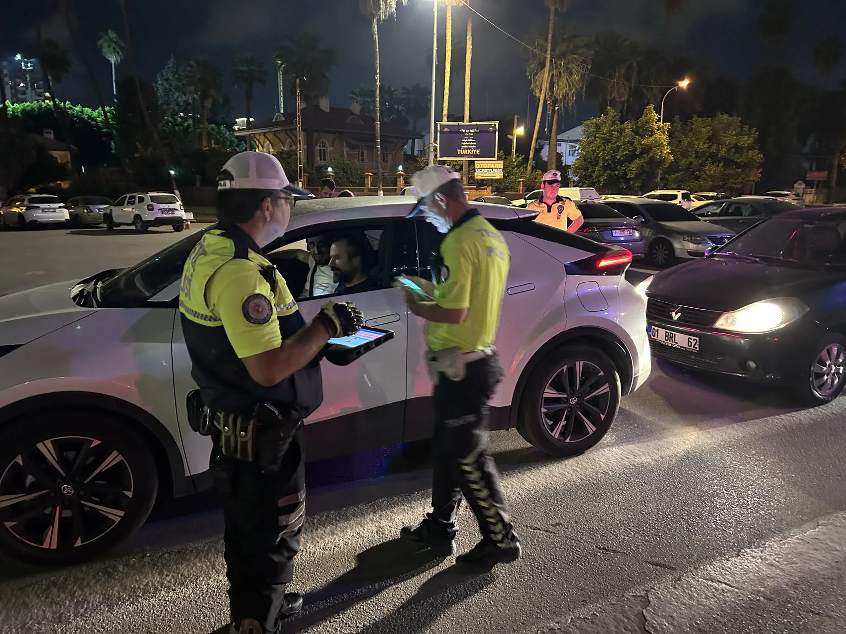 Adana yollarında sıkı denetim 126 sürücüye ceza kesildi