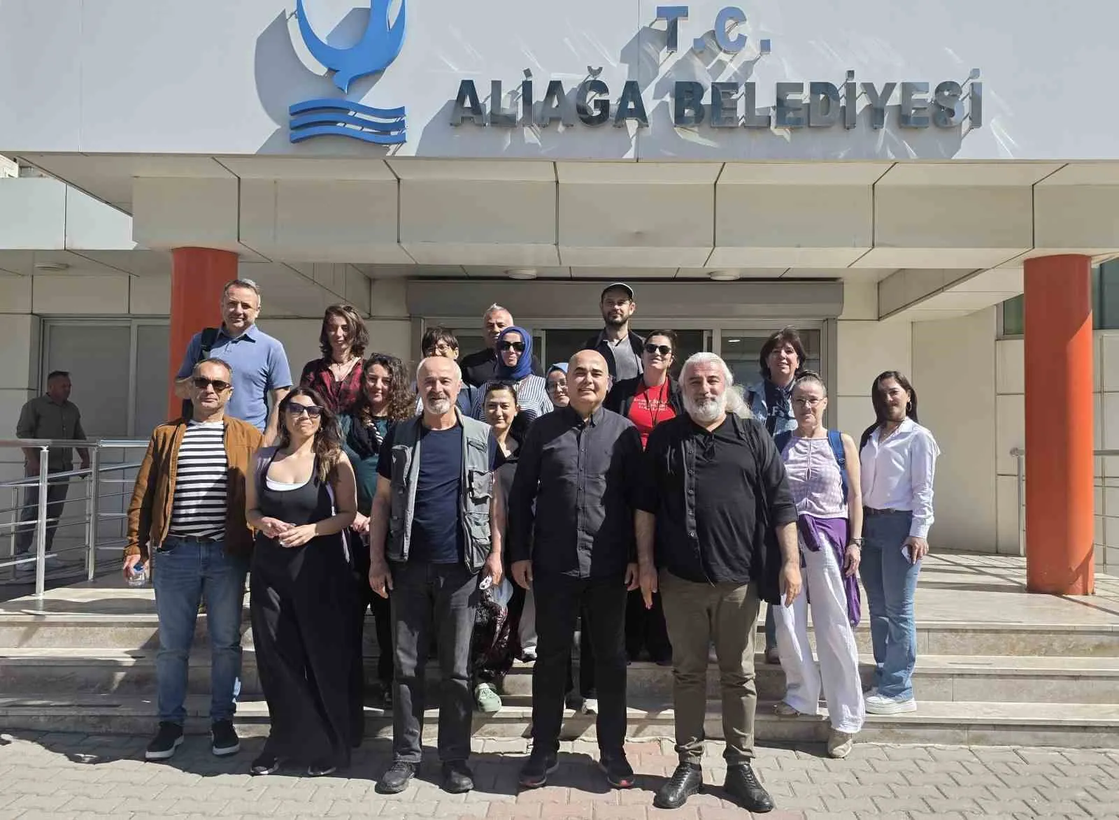 TÜRK VE İSLAM SANATLARI ANA BİLİM DALI’NDAN DOÇ. DR. HASAN UÇAR VE DR. ÖĞR. ÜYESİ ERTAN DAŞ’IN KATILIMIYLA DÜZENLENEN PROGRAM KAPSAMINDA ÖĞRENCİLER, ALİAĞA’NIN FARKLI MAHALLELERİNDE YER ALAN KÜLTÜREL MİRAS UNSURLARINI YERİNDE İNCELEME FIRSATI BULDU.