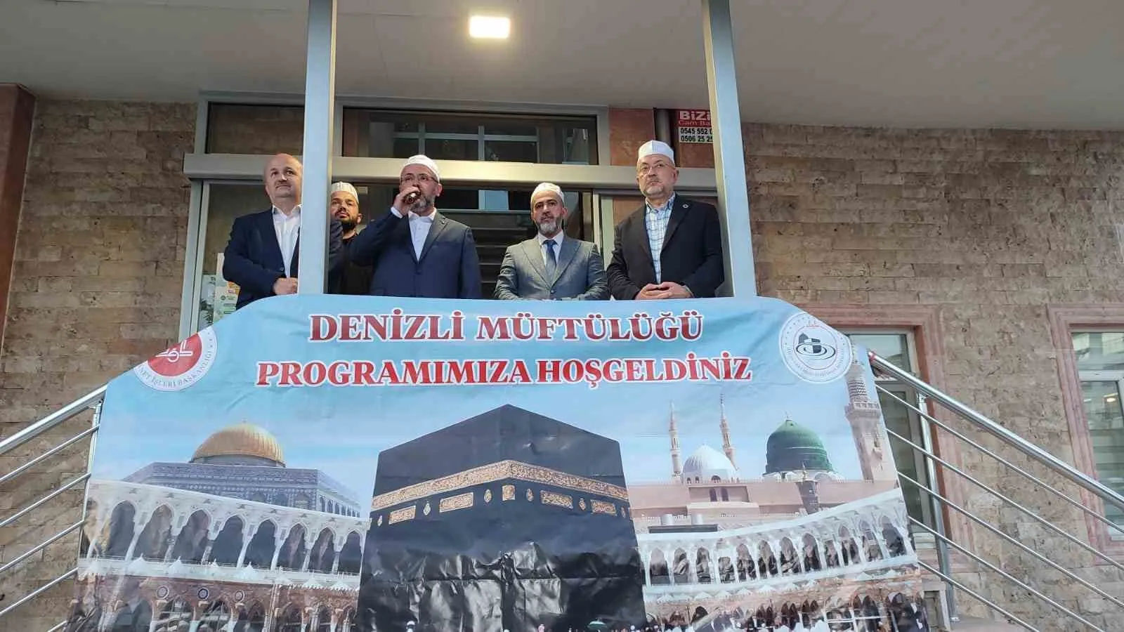 DENİZLİ’DE HAC İBADETİNİ YERİNE GETİRECEK 201 HACI ADAYI, HİLAL CAMİSİNDE SABAH NAMAZININ ARDINDAN DÜZENLENEN TÖRENLE KUTSAL TOPRAKLARA UĞURLANDI. İL MÜFTÜSÜ ABDULLAH PAMUKLU, HACI ADAYLARINA SABIR, KARDEŞLİK VE MANEVİ BİLİNÇ VURGUSUNDA BULUNDU.