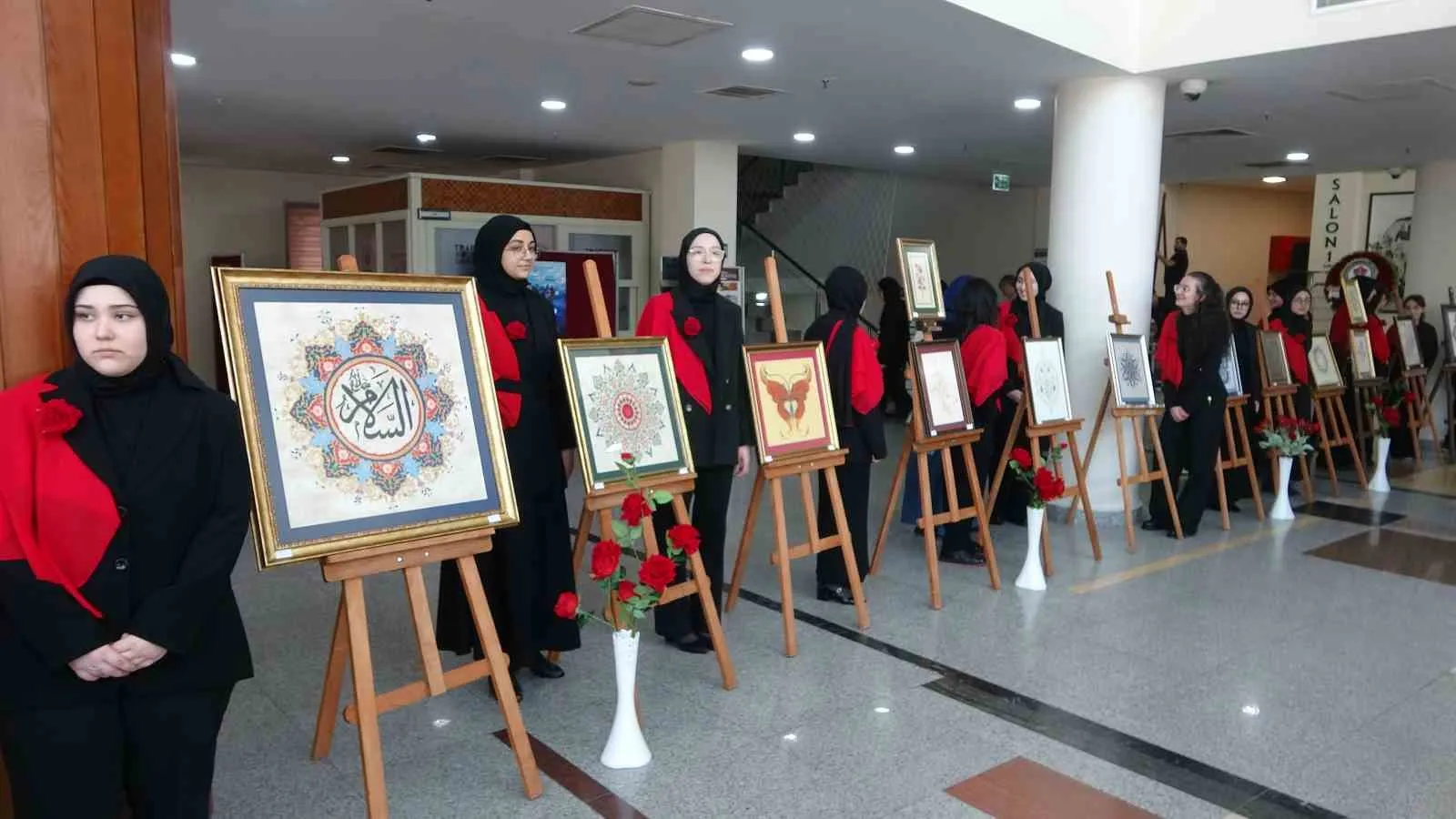TRABZON KIZ ANADOLU İMAM HATİP LİSESİ FEN VE SOSYAL BİLİMLER PROJE OKULU ÖĞRENCİLERİ TARAFINDAN HAMAMİZADE İHSANBEY KÜLTÜR MERKEZİ’NDE HAZRETİ MUHAMMED’İN (S.A.V.) DOĞUMUNUN 1500. YILI MÜNASEBETİYLE ANLAMLI BİR PROGRAM DÜZENLENDİ.