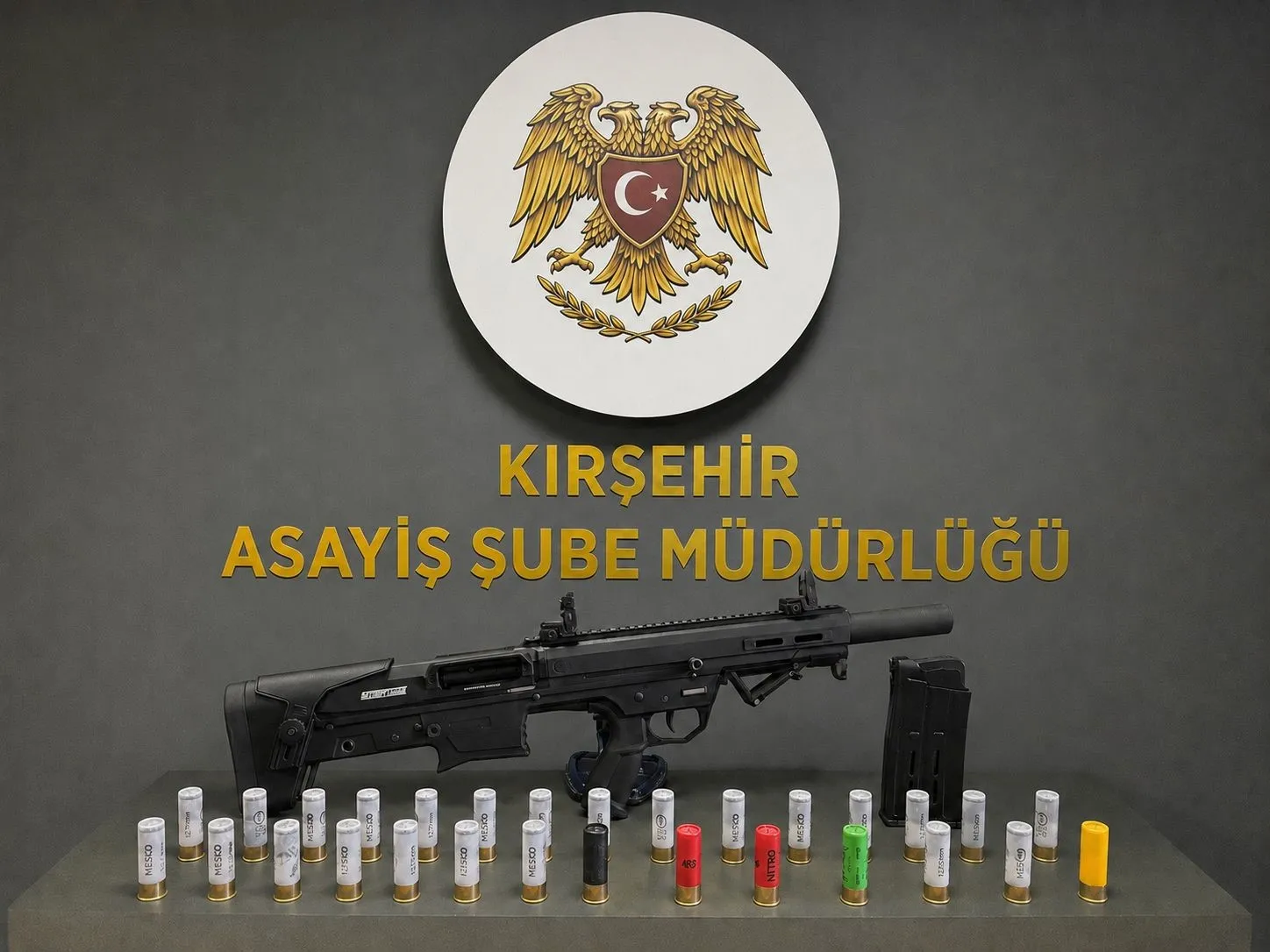 KIRŞEHİR'DE 2 FARKLI İKAM ETTE RUHSATSIZ AV TÜFEĞİ VE FİŞEK ELE GEÇİRİLDİ.