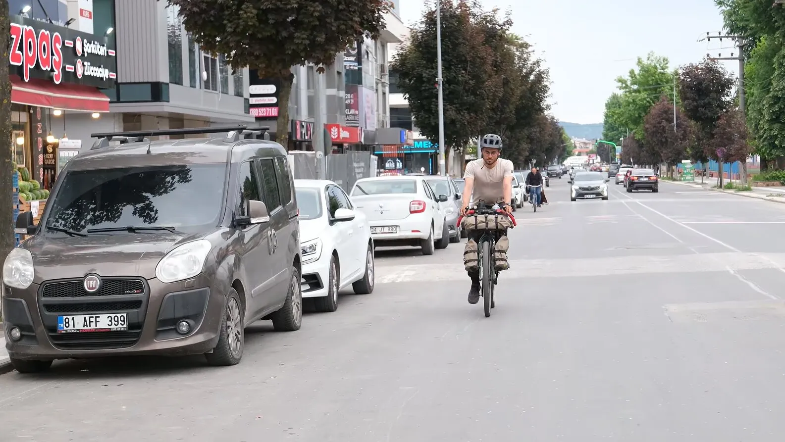İtalya'dan Japonya'ya pedal çeviren gezginin durağı Düzce oldu