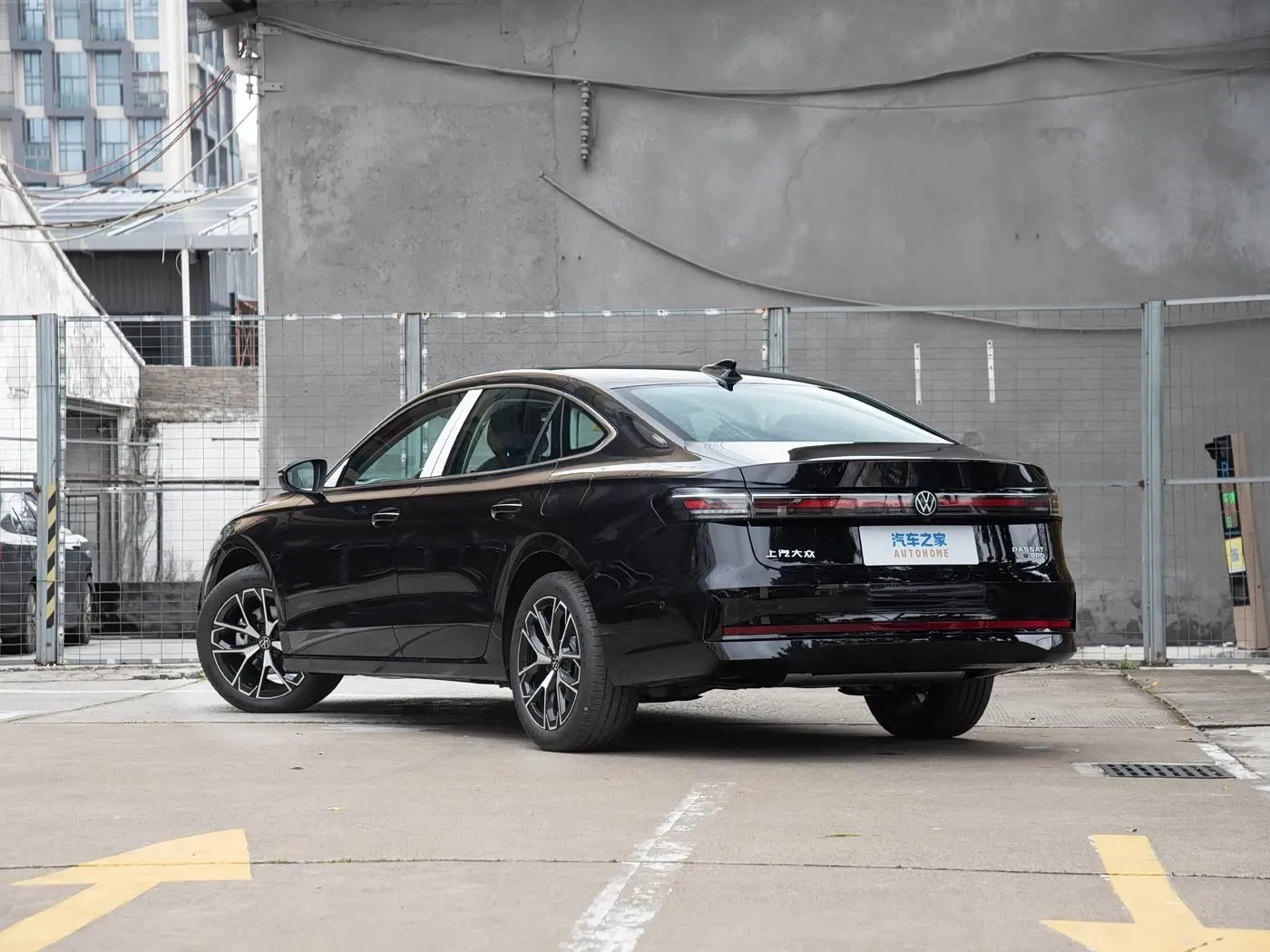 Volkswagen'den 1.468 km menzilli Passat