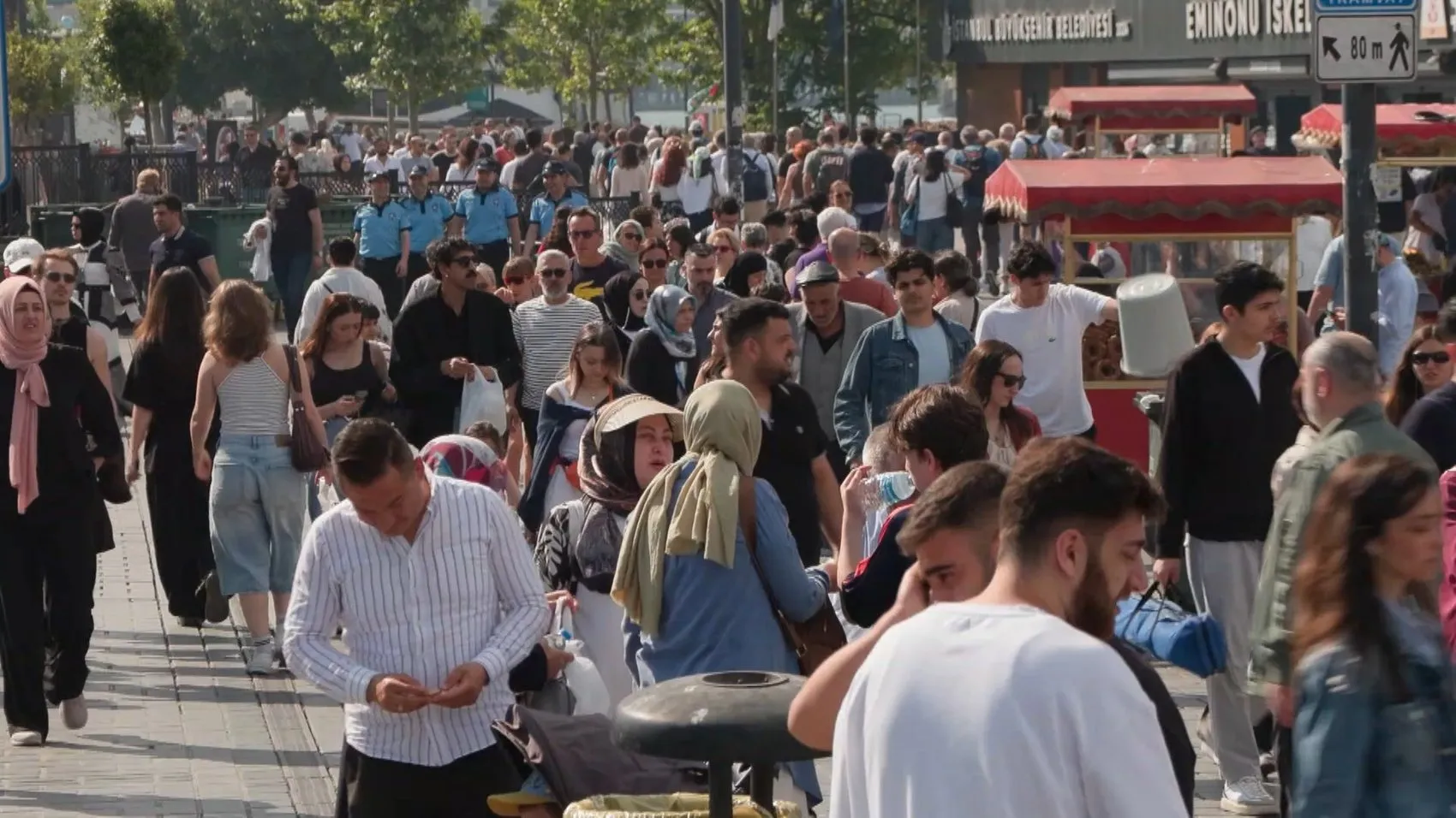 Bayramın son günü Eminönü yine İstanbulluların uğrak noktası oldu
