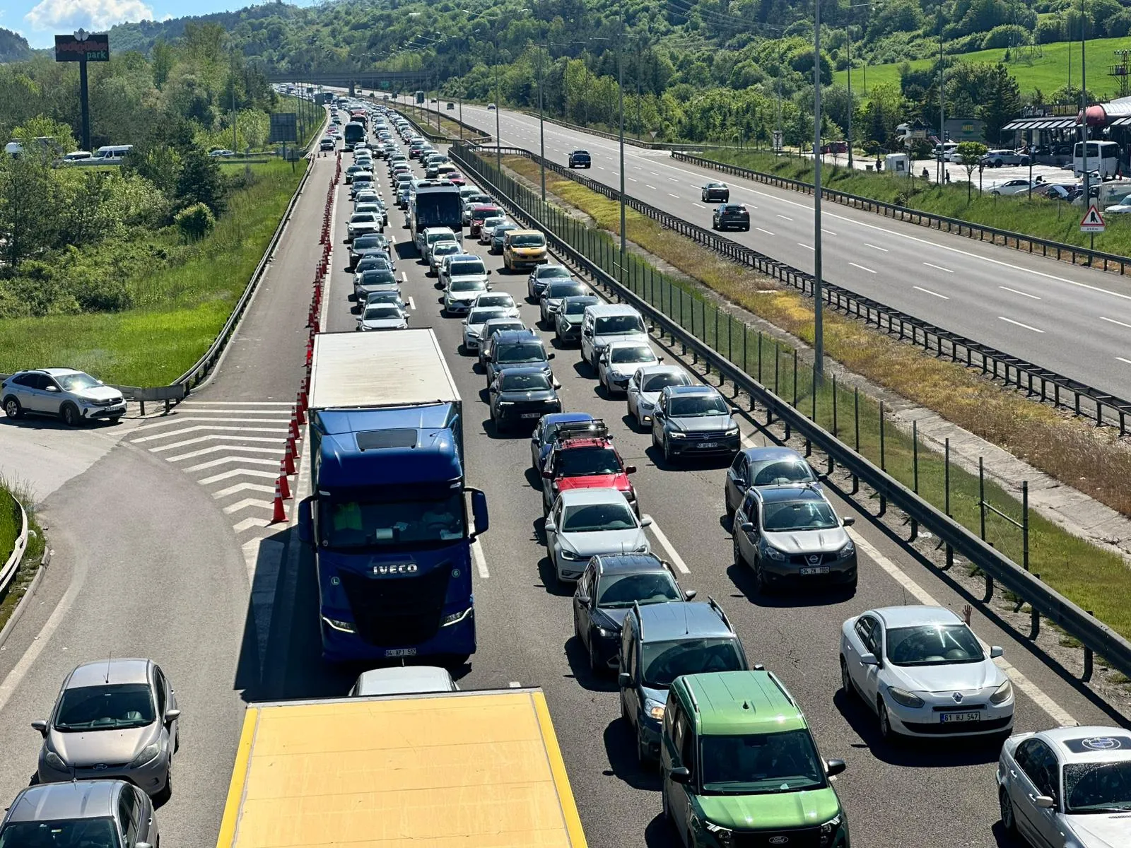 Bayram dönüşü Bolu geçişinde uzun araç kuyrukları oluştu