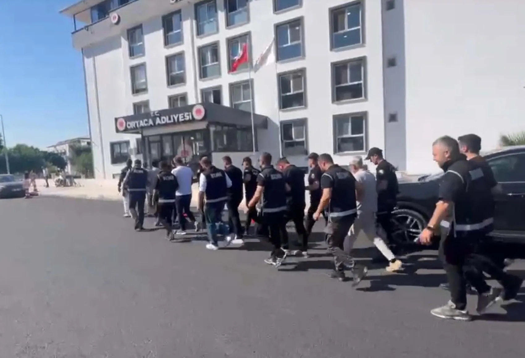 Yatırım vaadiyle 142 milyon liralık vurgun yapan şebekeye operasyon