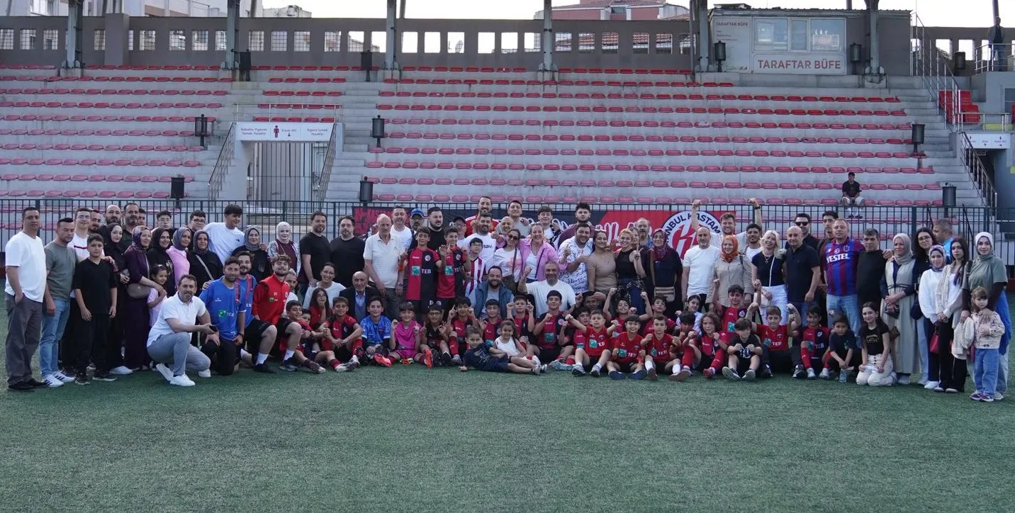İstanbul Kastamonuspor U13 takımı sezonu zirvede bitirdi