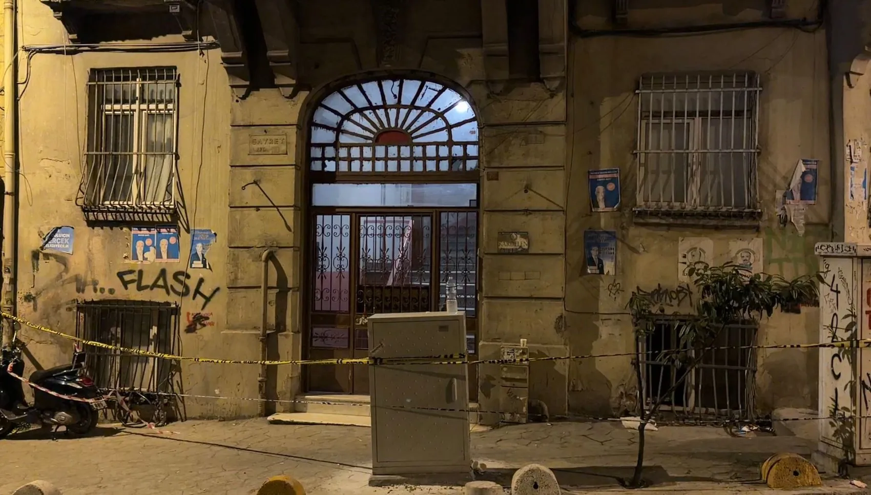 Beyoğlu’nda gece yarısı korkutan bina tahliyesi