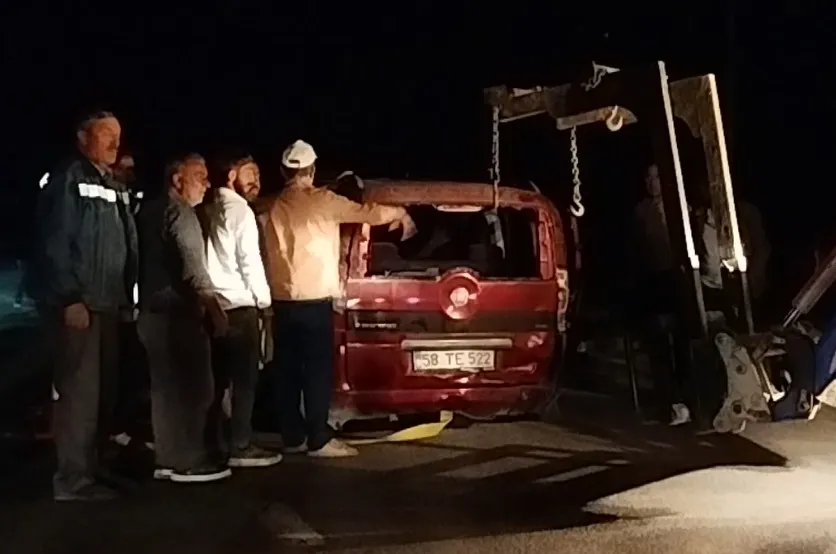 Sivas'ta kavşak kazası 6 kişi hastanelik oldu