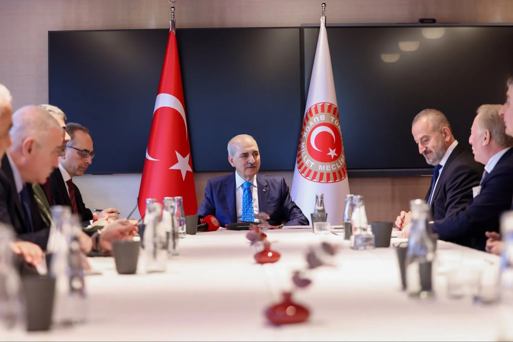 Kurtulmuş İsveç'teki Süryani toplumuyla bir araya geldi
