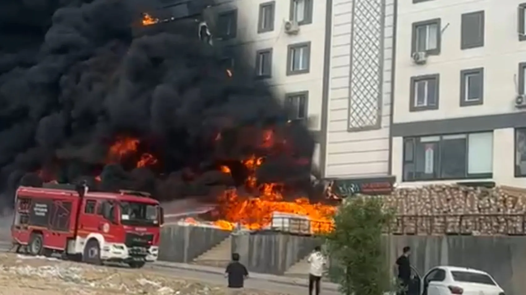 Şanlıurfa’da 10 katlı binayı saran alevler 8 daireyi kül etti