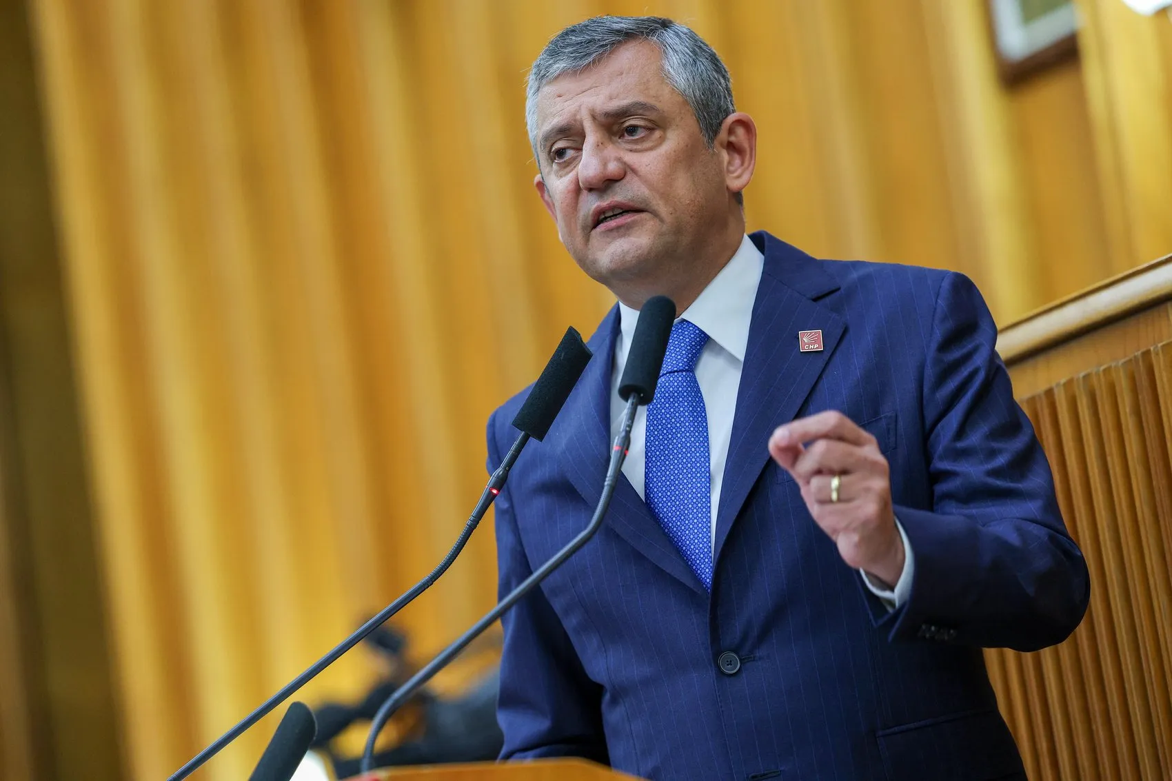 Özgür Özel'den CHP'de kurultay ısrarı Partiyi geri alacağız
