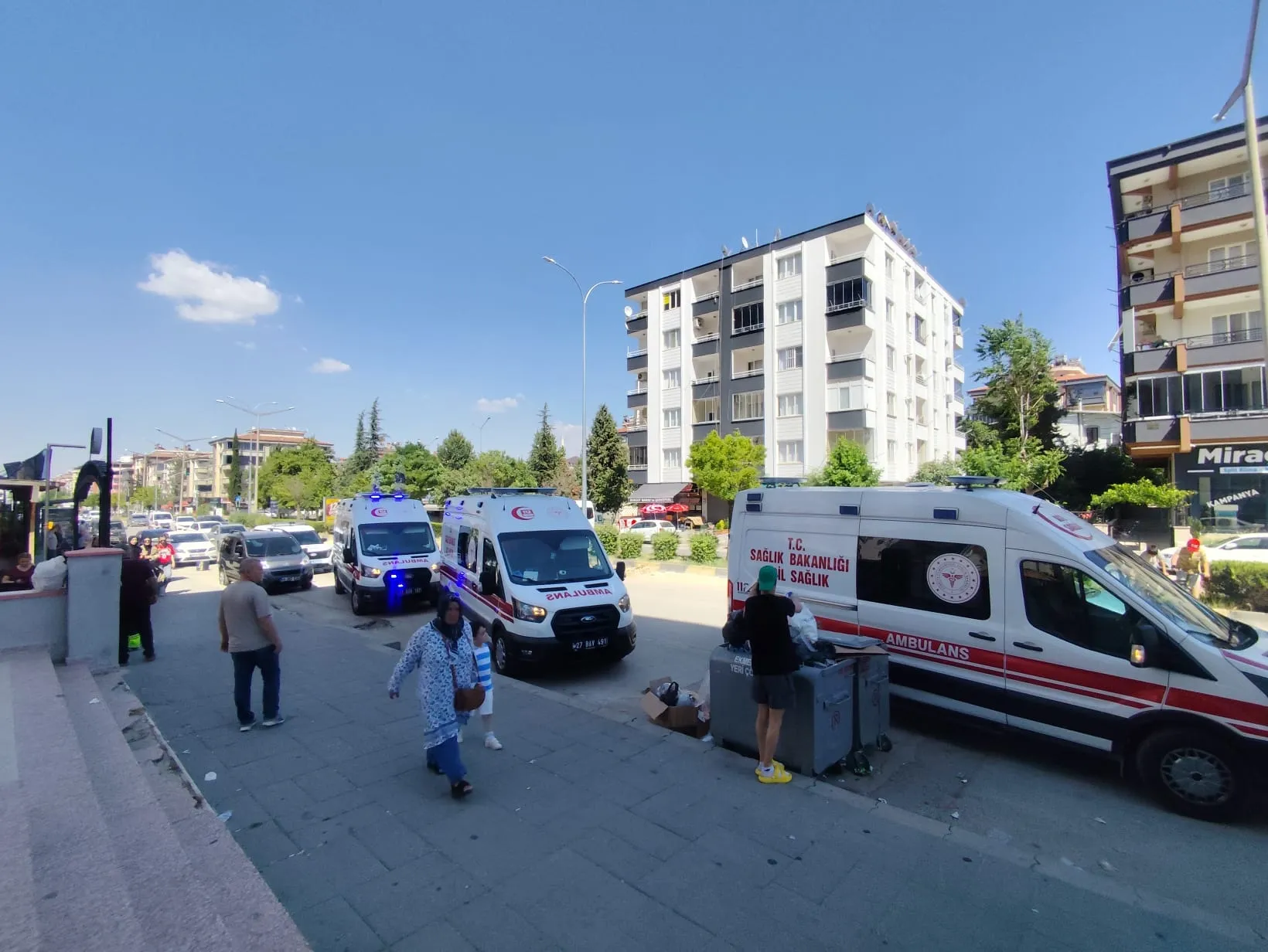 Gaziantep'te dehşet anları Hamile eşini ve çocuklarını sokak ortasında dövdü