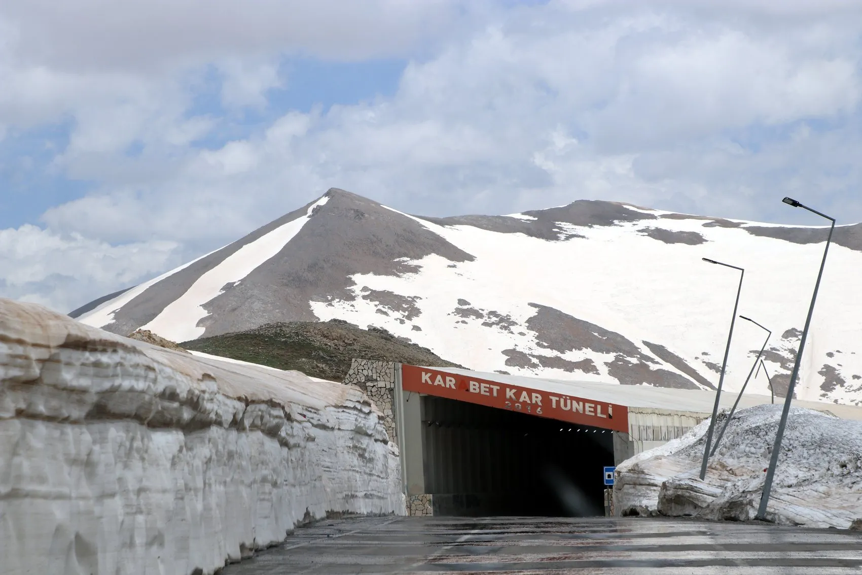 Van ve Bahçesaray arasında ulaşım yeniden başladı