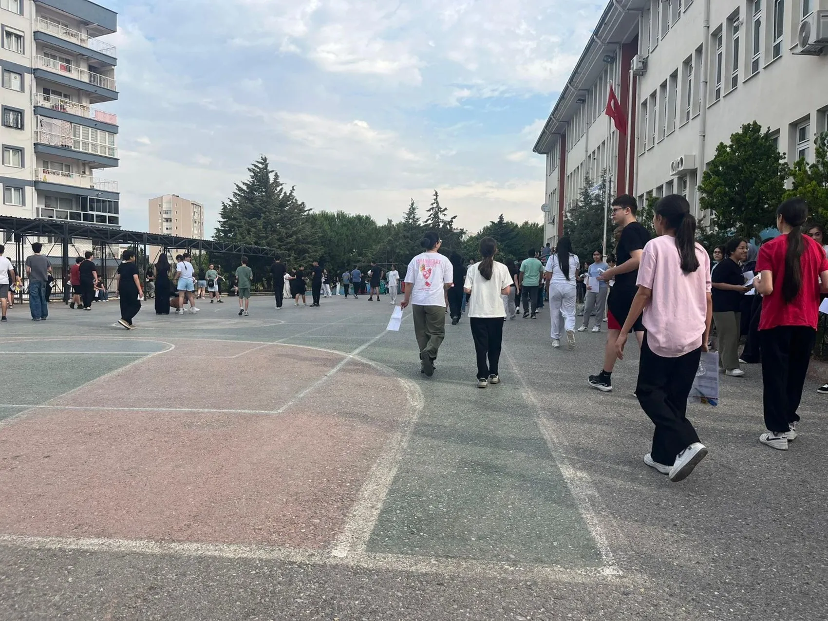 İzmir'de milyonlarca öğrenci için LGS maratonu başladı