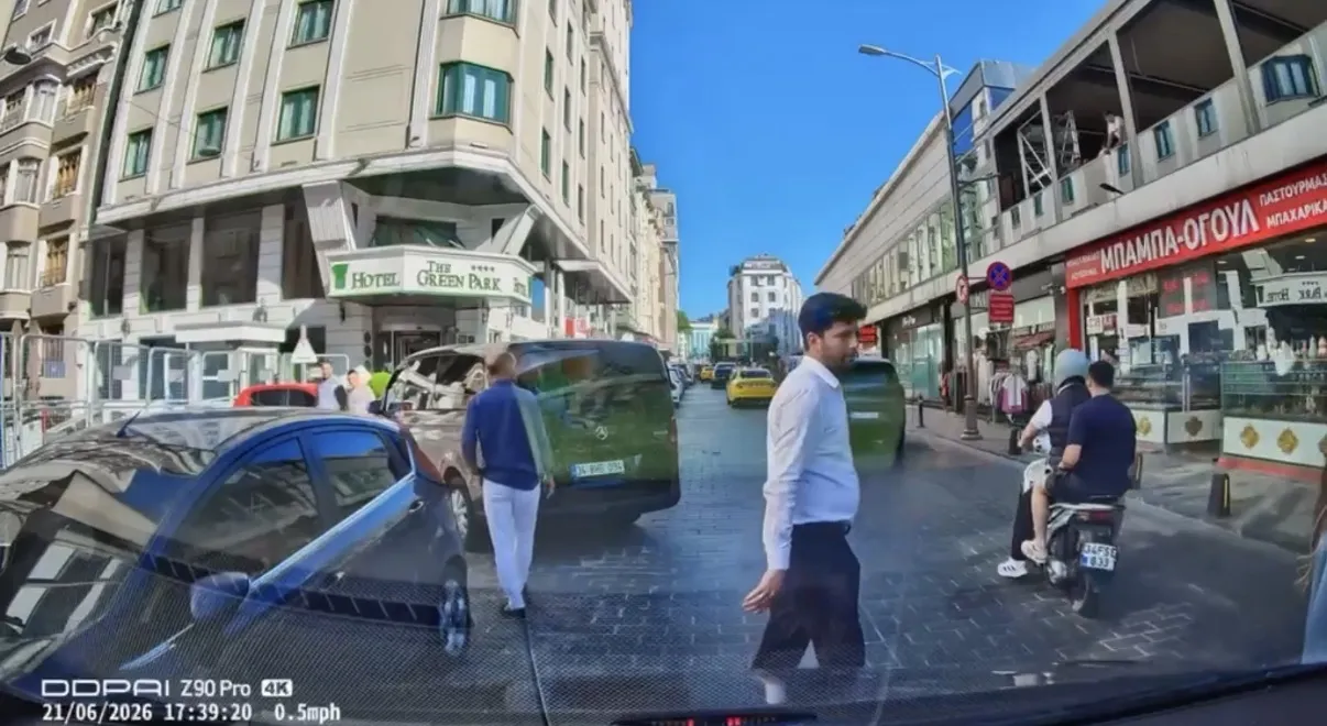 Beyoğlu’nda kabadayılık taslayan sürücüye polis engeli