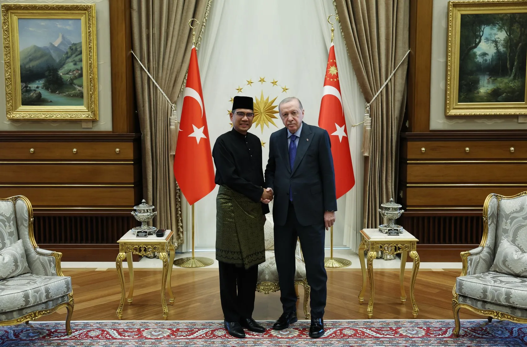 Cumhurbaşkanı Erdoğan yeni büyükelçileri Beştepe'de ağırladı