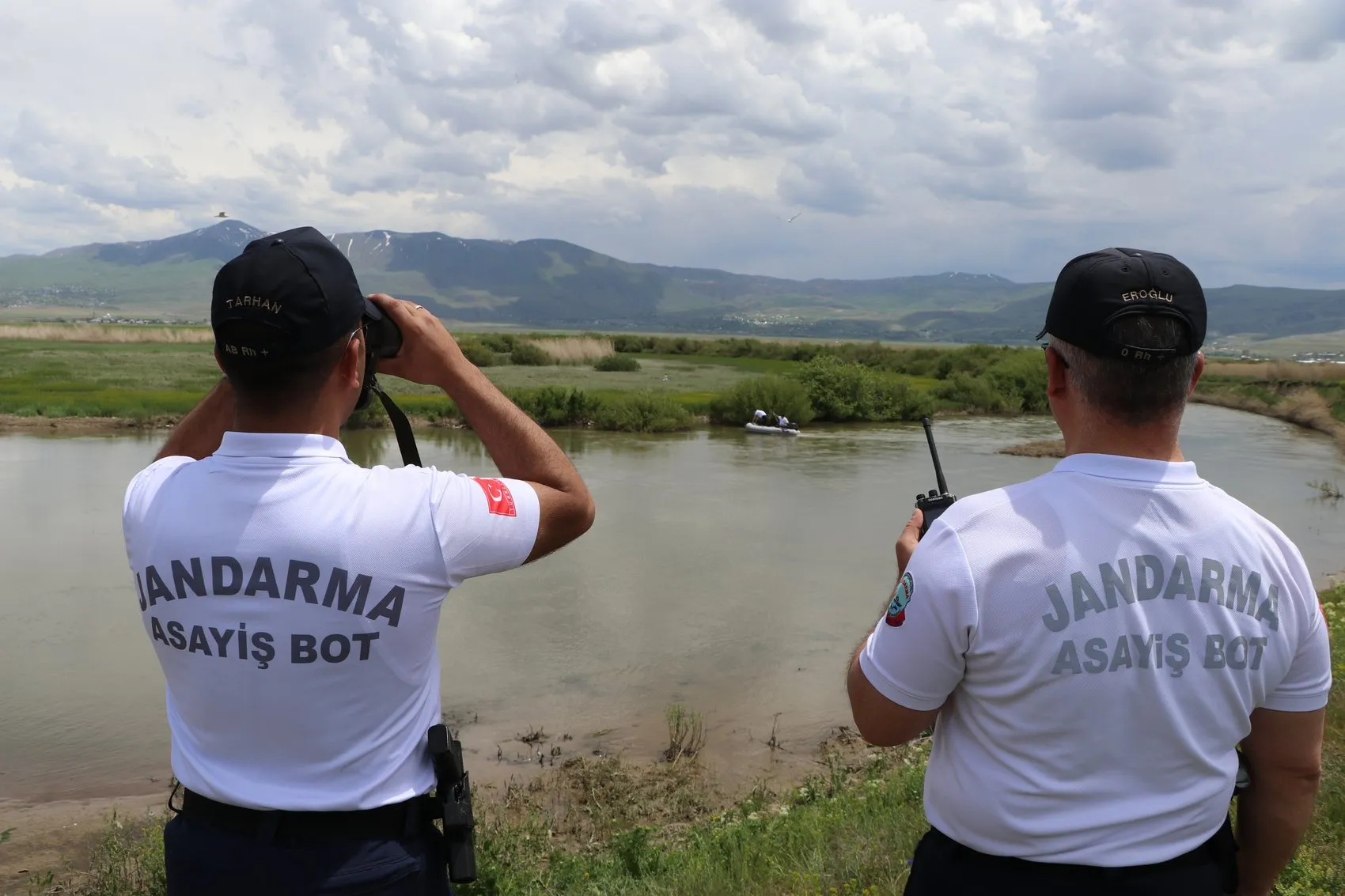 Van Gölü'nde kaçak avcılığa dronlu ve botlu jandarma denetimi