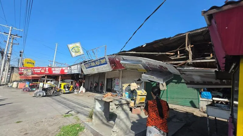 Filipinler açıklarında şiddetli deprem alarmı