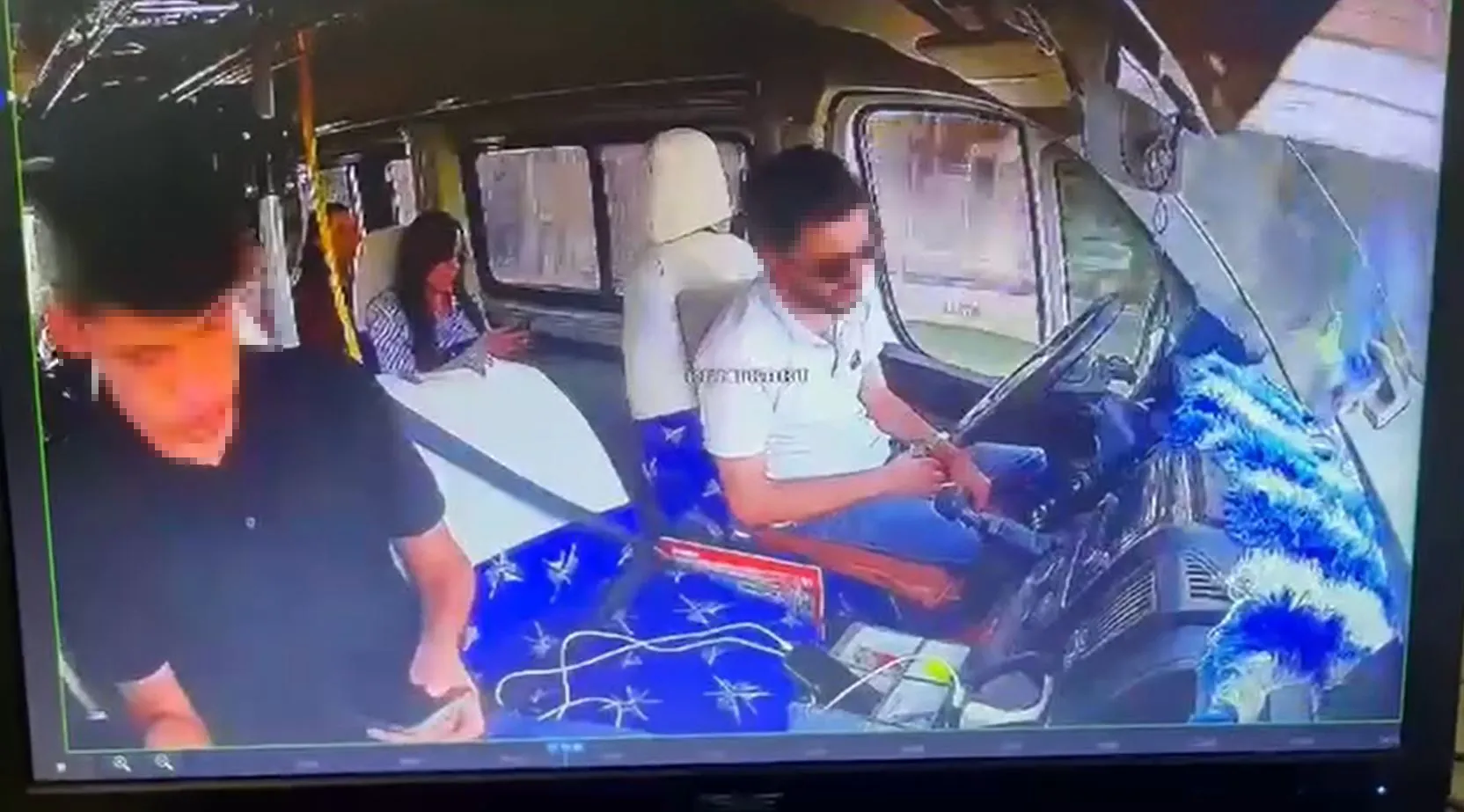 Adana'da dolmuş sürücüsü direksiyonda uyudu 7 yolcu yaralandı