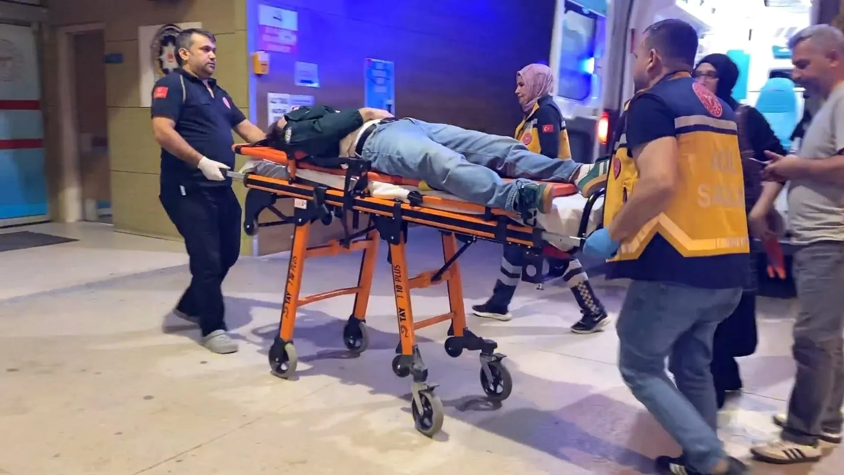 İnegöl'de otomobile saplanan motosikletin sürücüsü ağır yaralandı