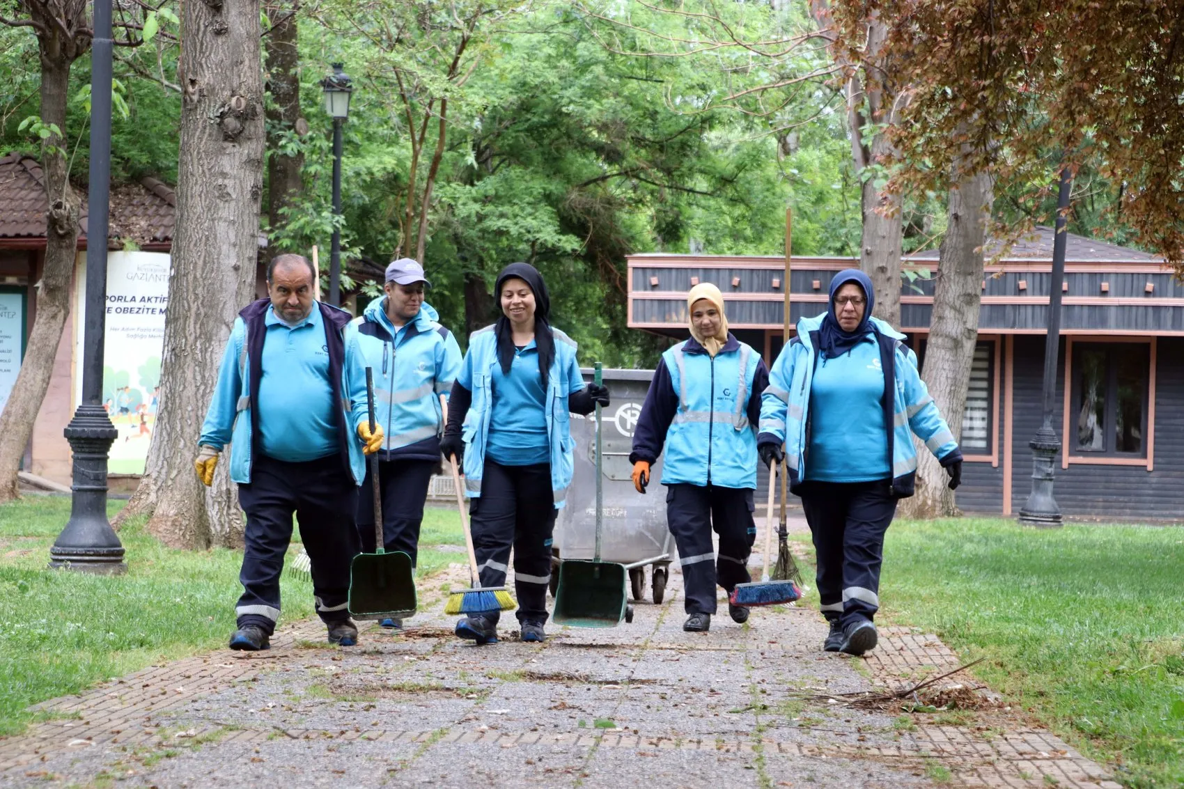 Gaziantep’in sokaklarını artık 40 kadın işçi temizliyor