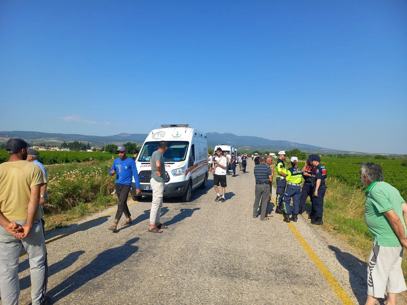 Manisa’da minibüs şarampole uçtu 6 kişi yaralandı