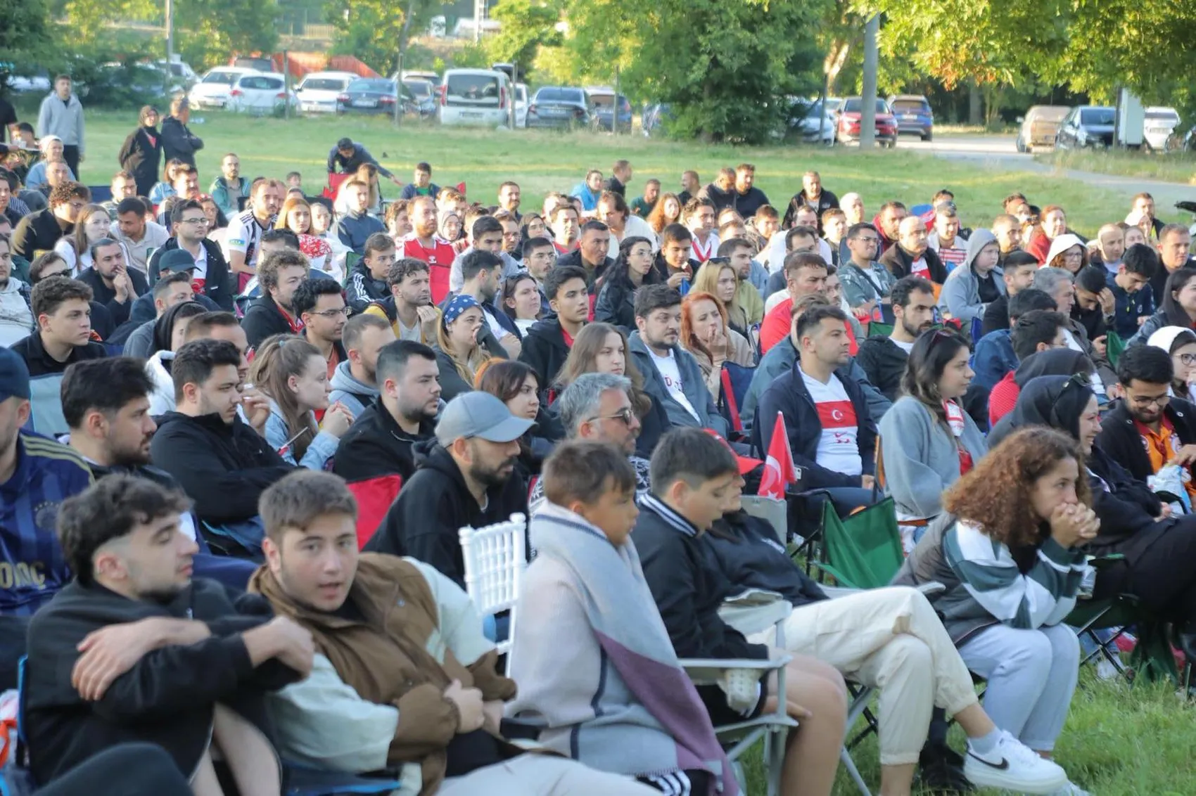 Edirne Sarayiçi'nde dev ekran milli maç buluşması