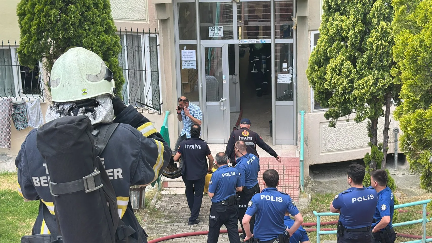 Kütahya’da bir apartmanın asansör dairesi alevlere teslim oldu