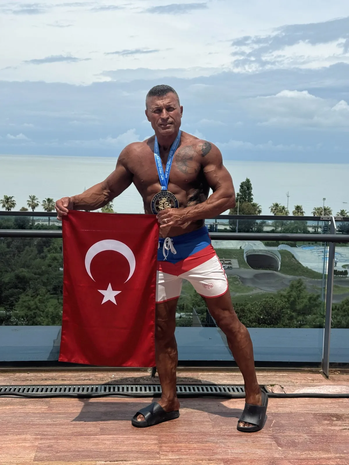 Bolulu emniyet müdürü podyumda dünya şampiyonu oldu