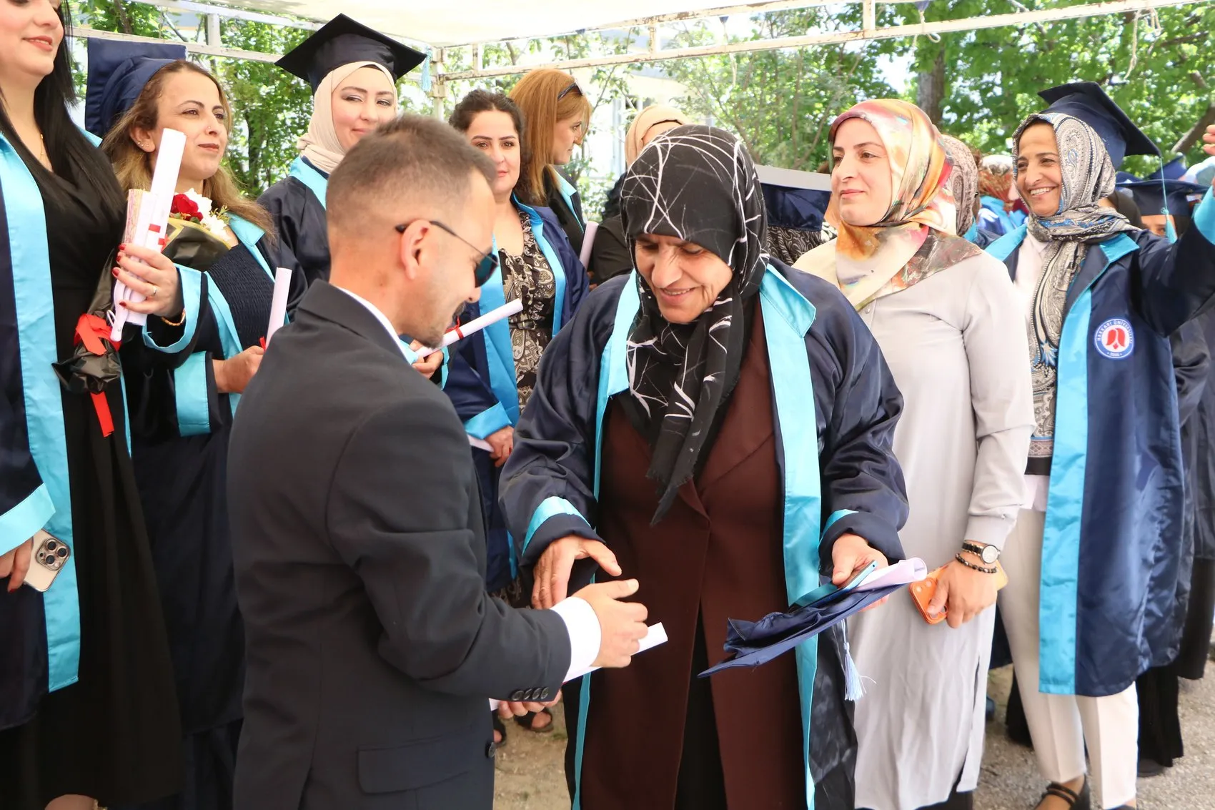 Şehit oğlunun vasiyeti Hamide anneyi 51 yaşında mezun etti