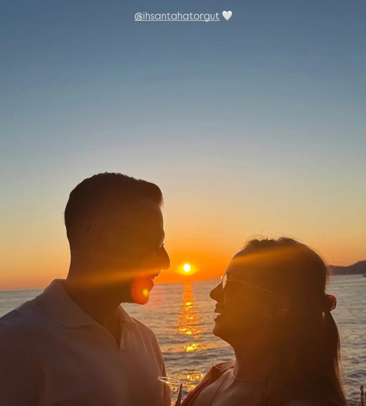 İpek Filiz Yazıcı aşka geldi! Gün batımında romantik kare... 1