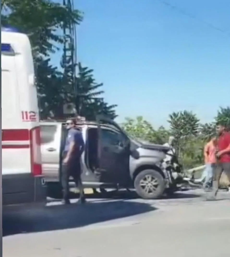 Küçükçekmece’de hafriyat kamyonu ile ticari araç çarpıştı