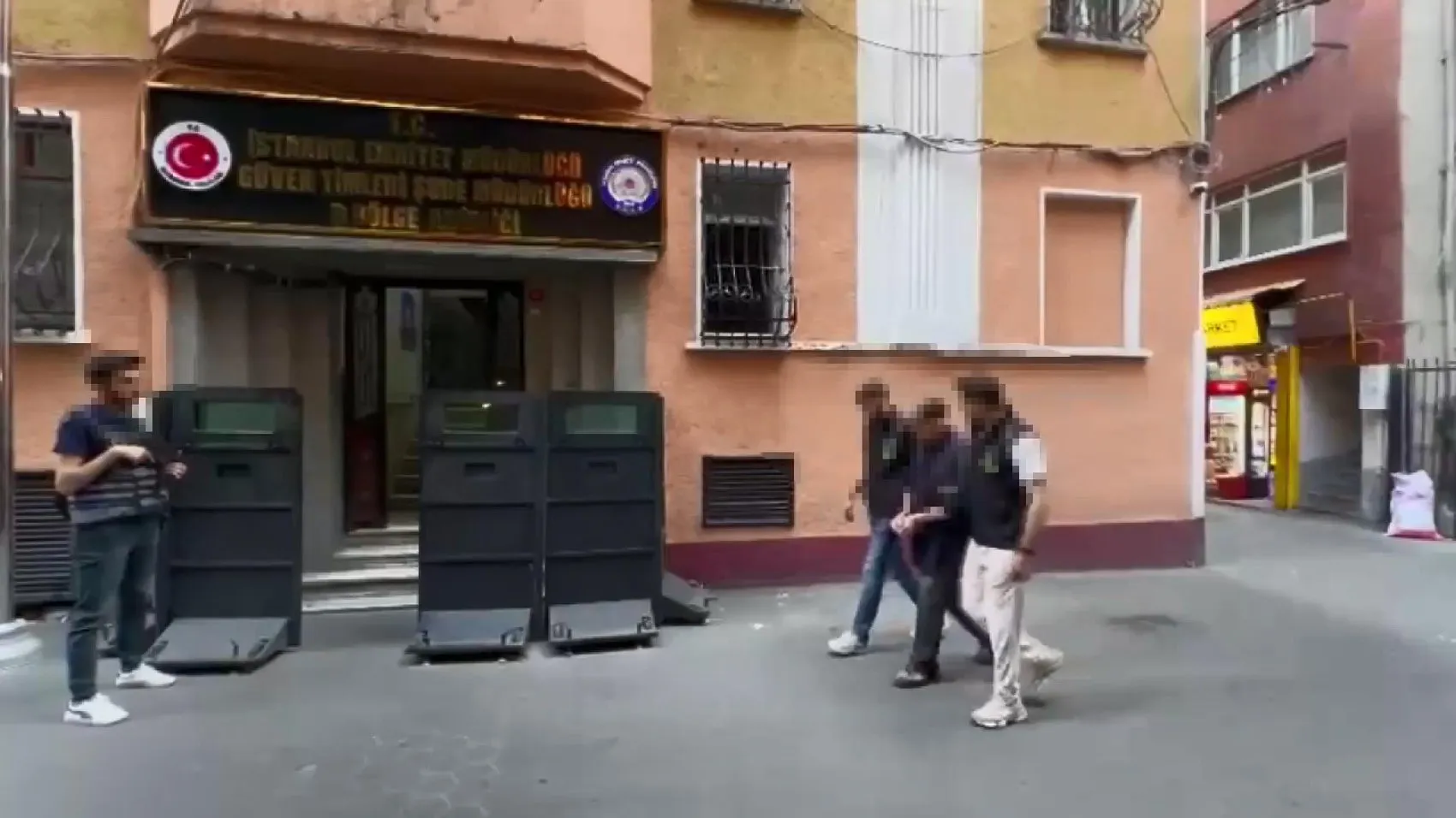 Beyoğlu sokaklarında kargo hırsızlığına polis engeli