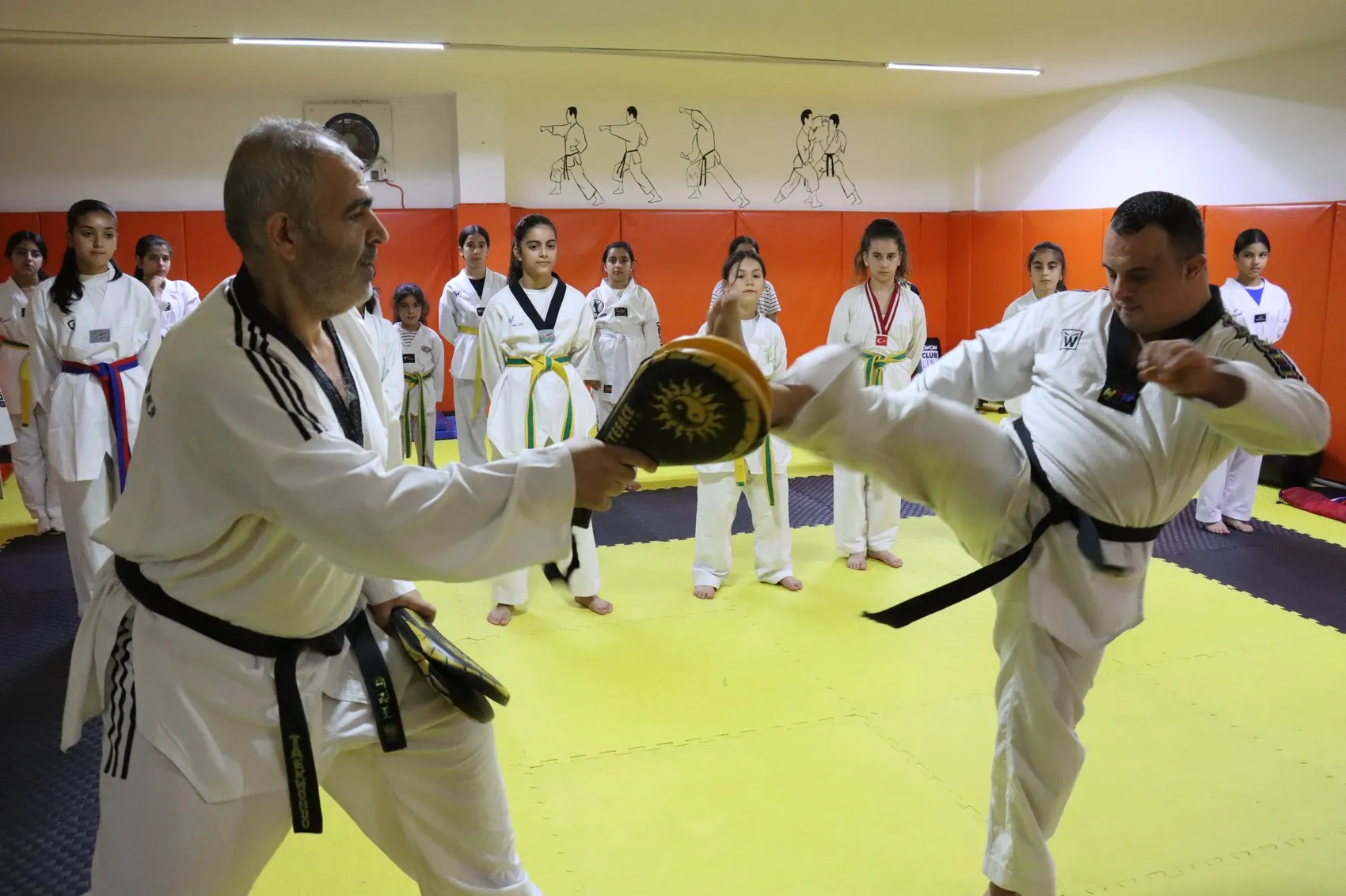 Birecikli İbrahim spor ve sanatla kabuğunu kırdı