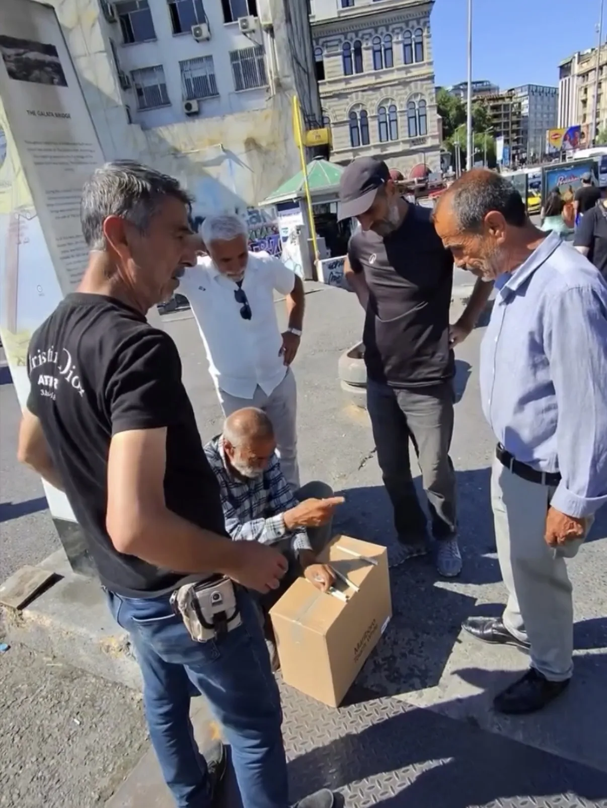 Galata Köprüsü’nde nostaljik kumar tuzağı kamerada