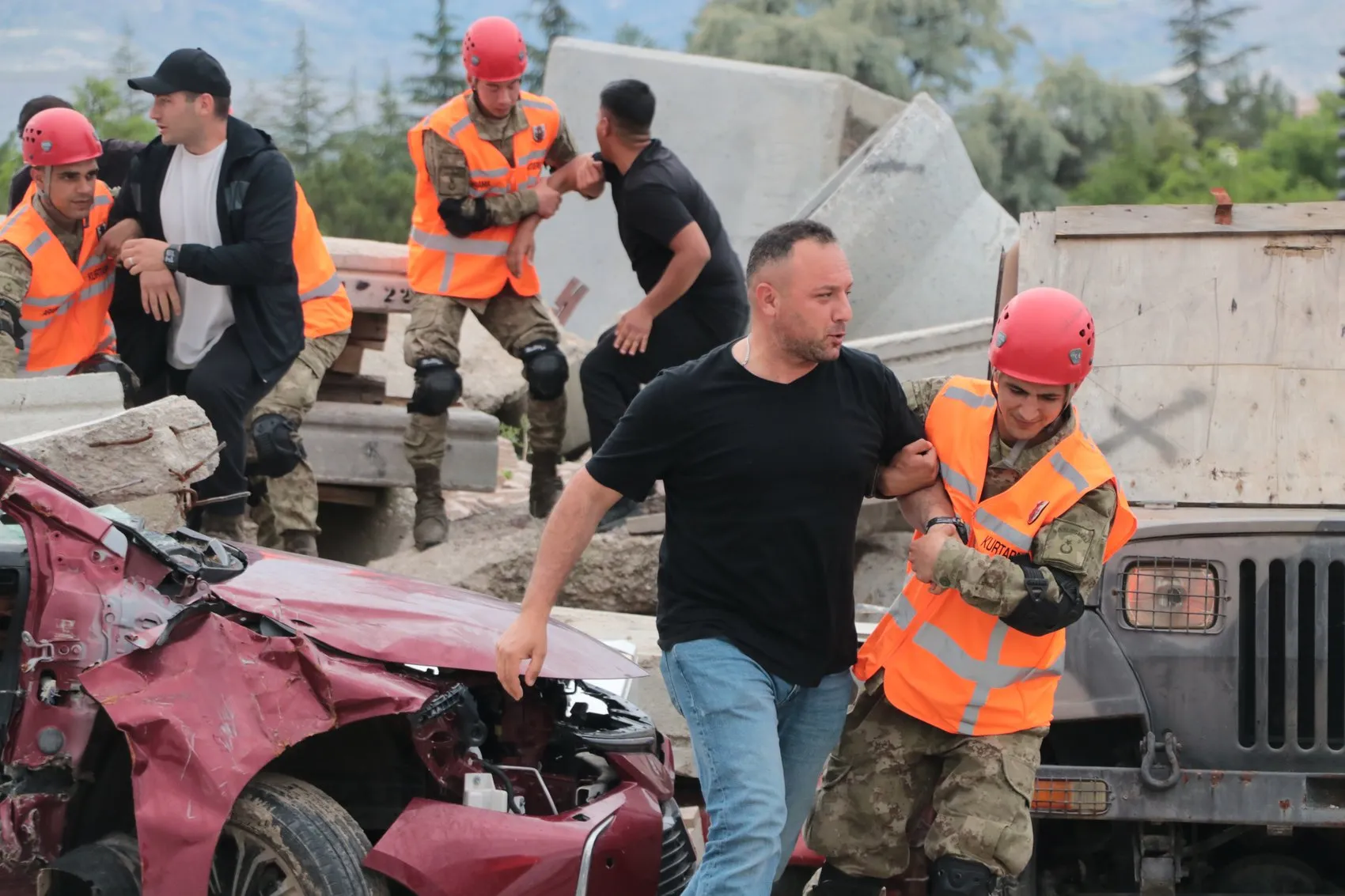 Ankara'da büyük deprem tatbikatı 658 personel sahaya indi