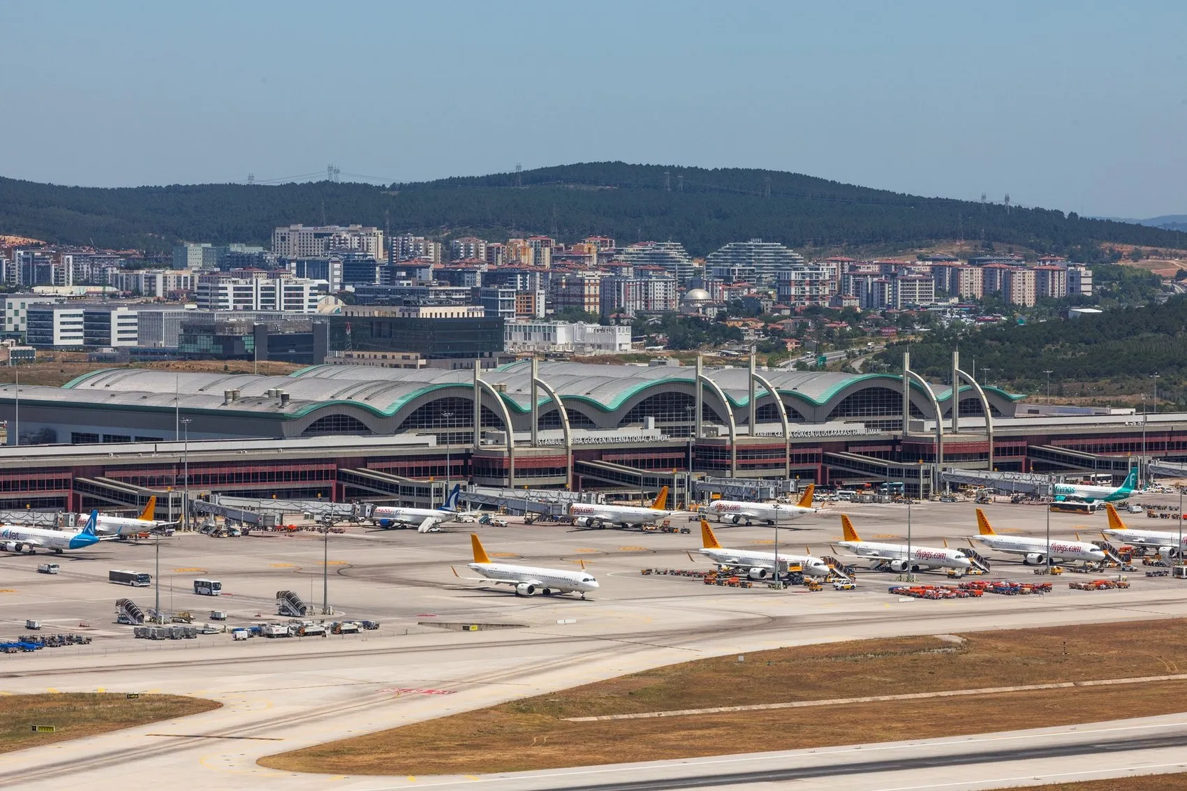 Sabiha Gökçen Havalimanı tek günde 165 bin yolcuyu ağırladı