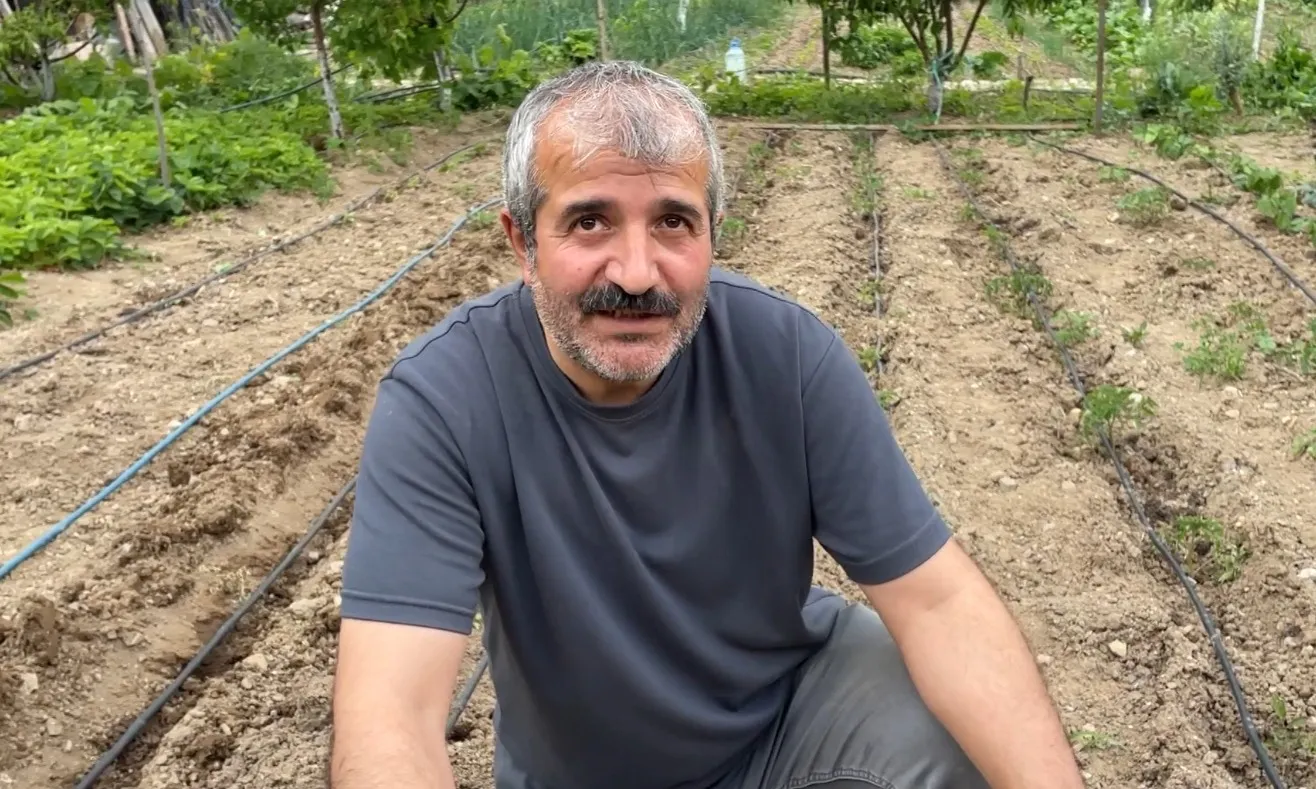 Yusufeli'nde boş vakitleri toprağa dönüştüren eğitimciler